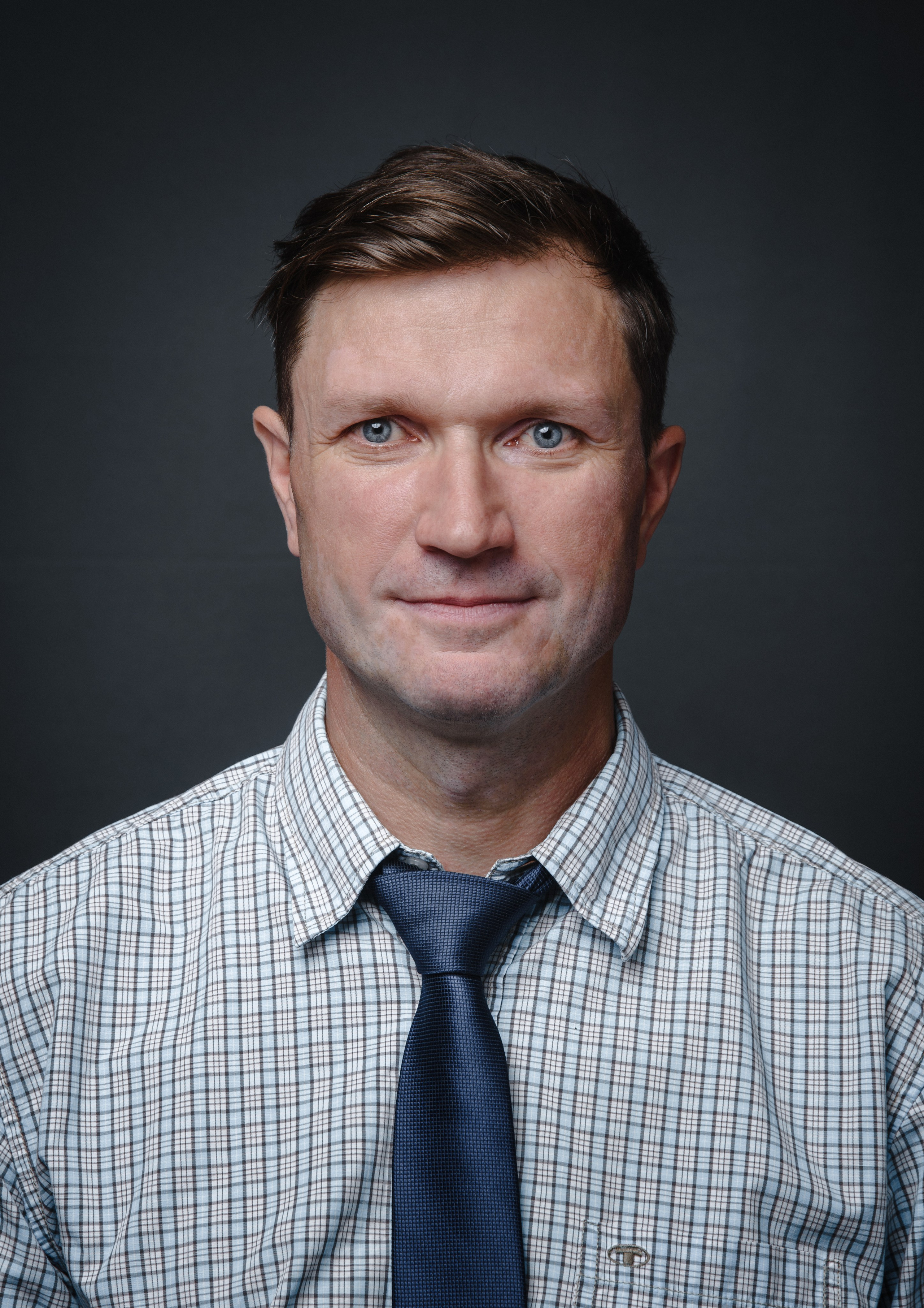 Портрет сотрудников на доску почёта. Фотограф Денис Неместо, портрет, репортаж