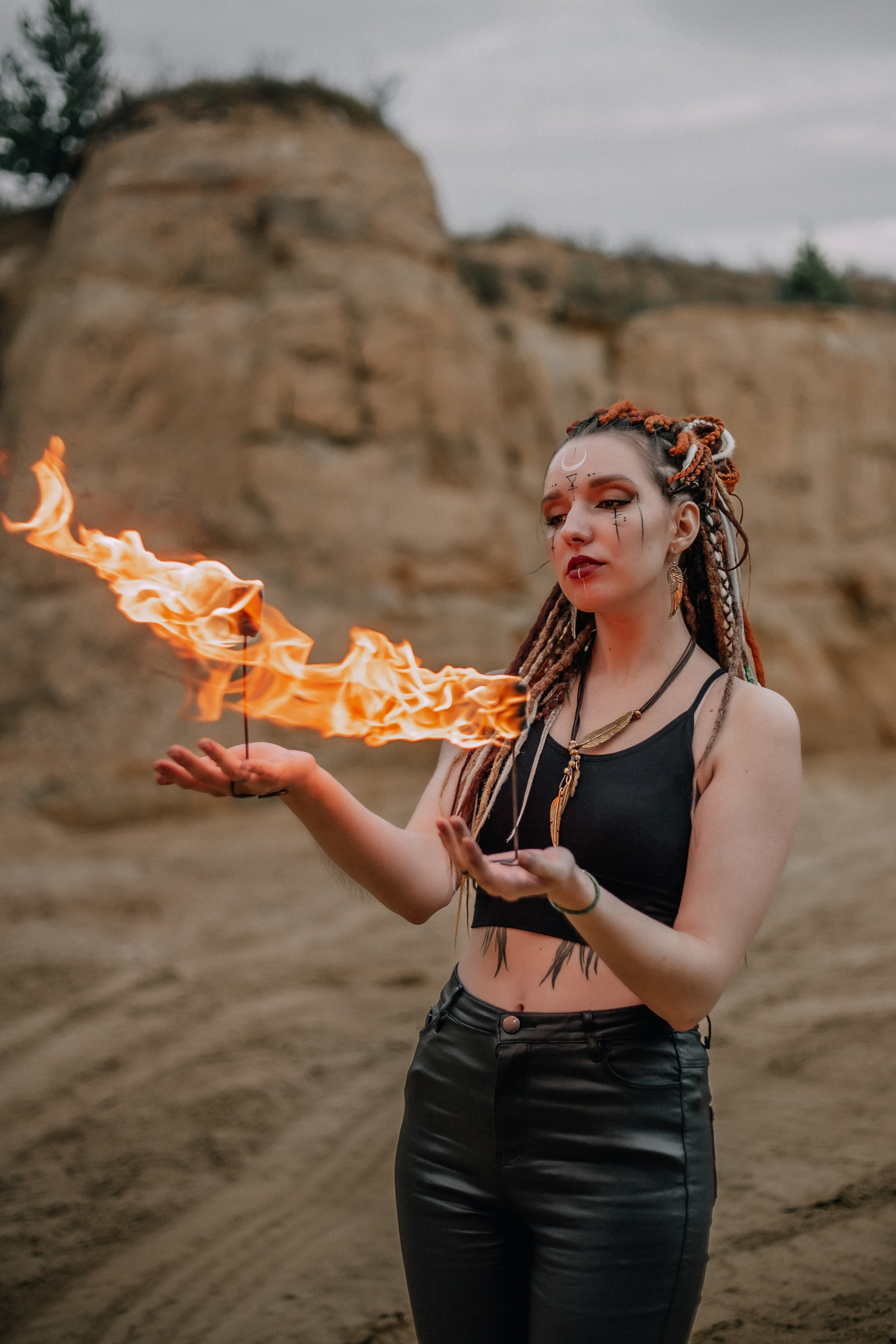 Марина. Фотосессия с фаерами. Фотограф Регина Крикунова г. Красноярск