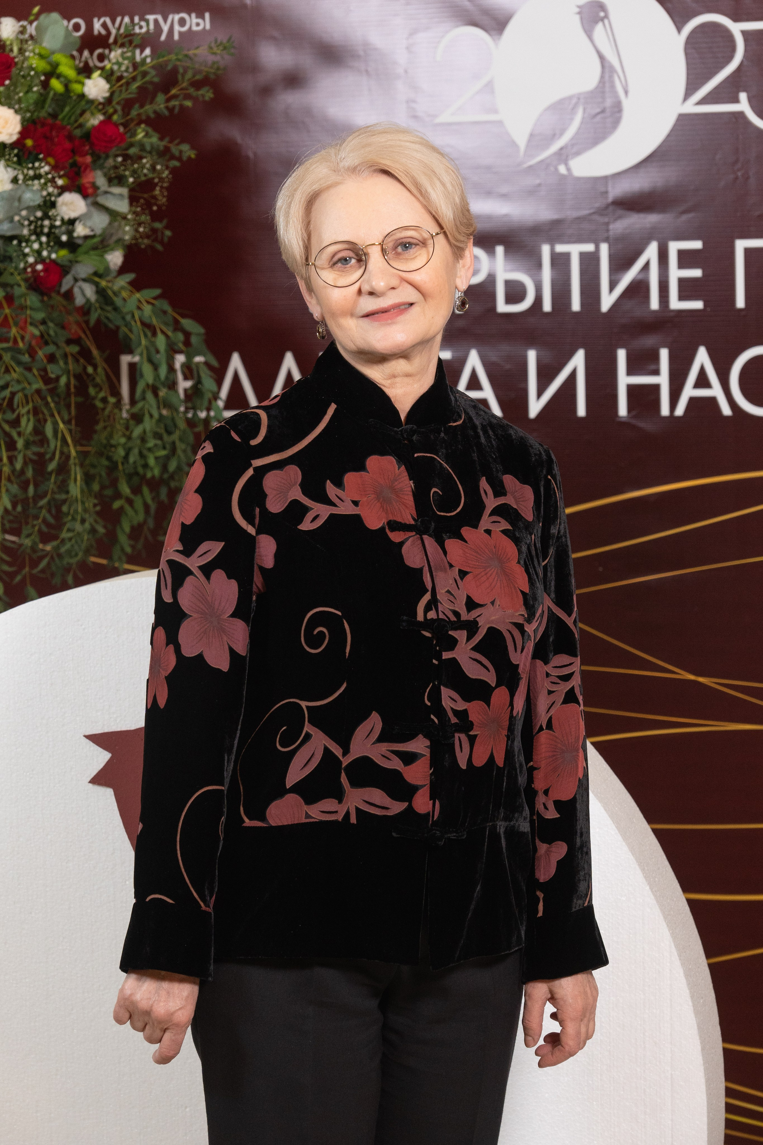 Музыкальный театр. Занимаюсь профессиональной фотографией и живу рядом с Байкалом. Работаю в разных жанрах