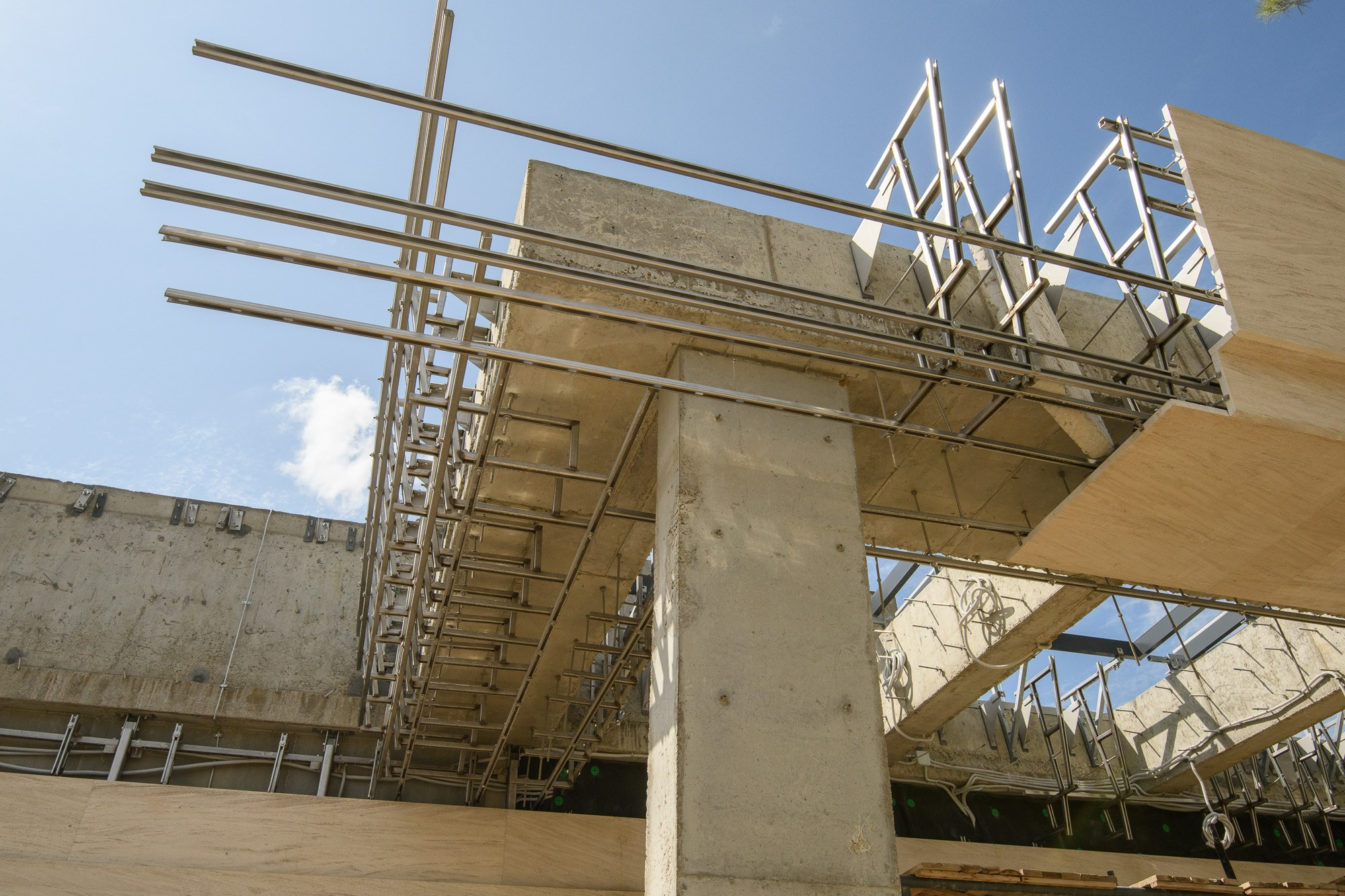 Облицовка фасадов здания камнем. Профессиональная фотосъемка. Ростов-на-Дону