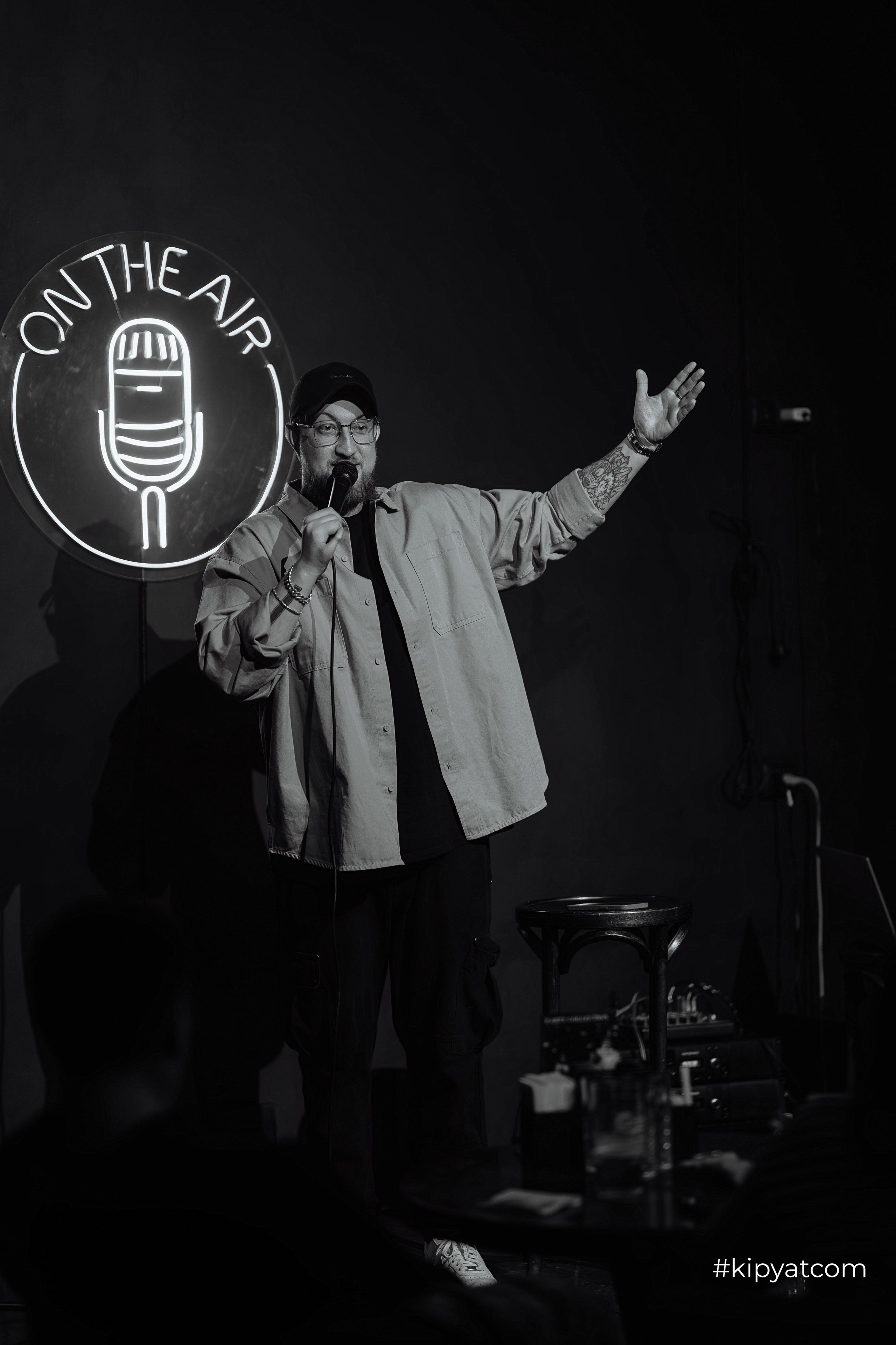 Сольный стендап концерт Александра Меркуль