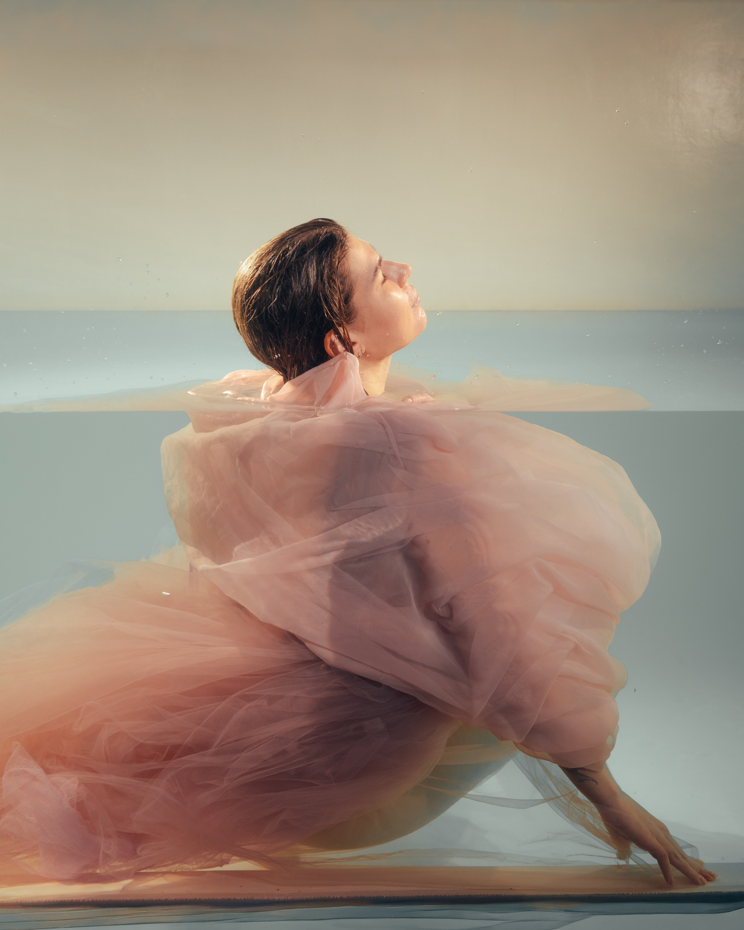 Женская съёмка с водой. Фотоведьма Дарья Нечинская