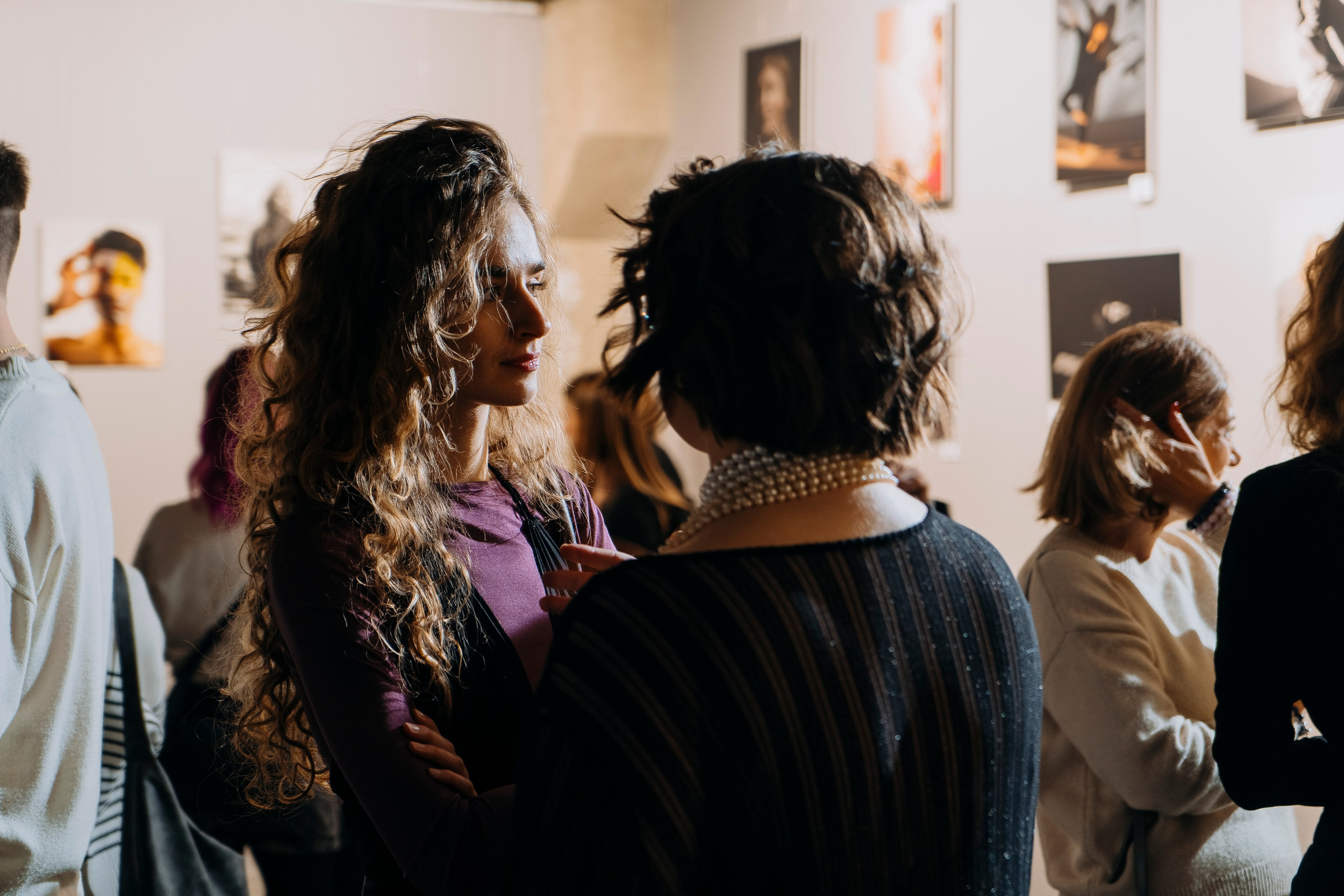 Вернисаж фотовыставки MFamilia «Гармония различий». Организация фотовыставок в Петербурге и Москве, MFamilia (МФамилия)
