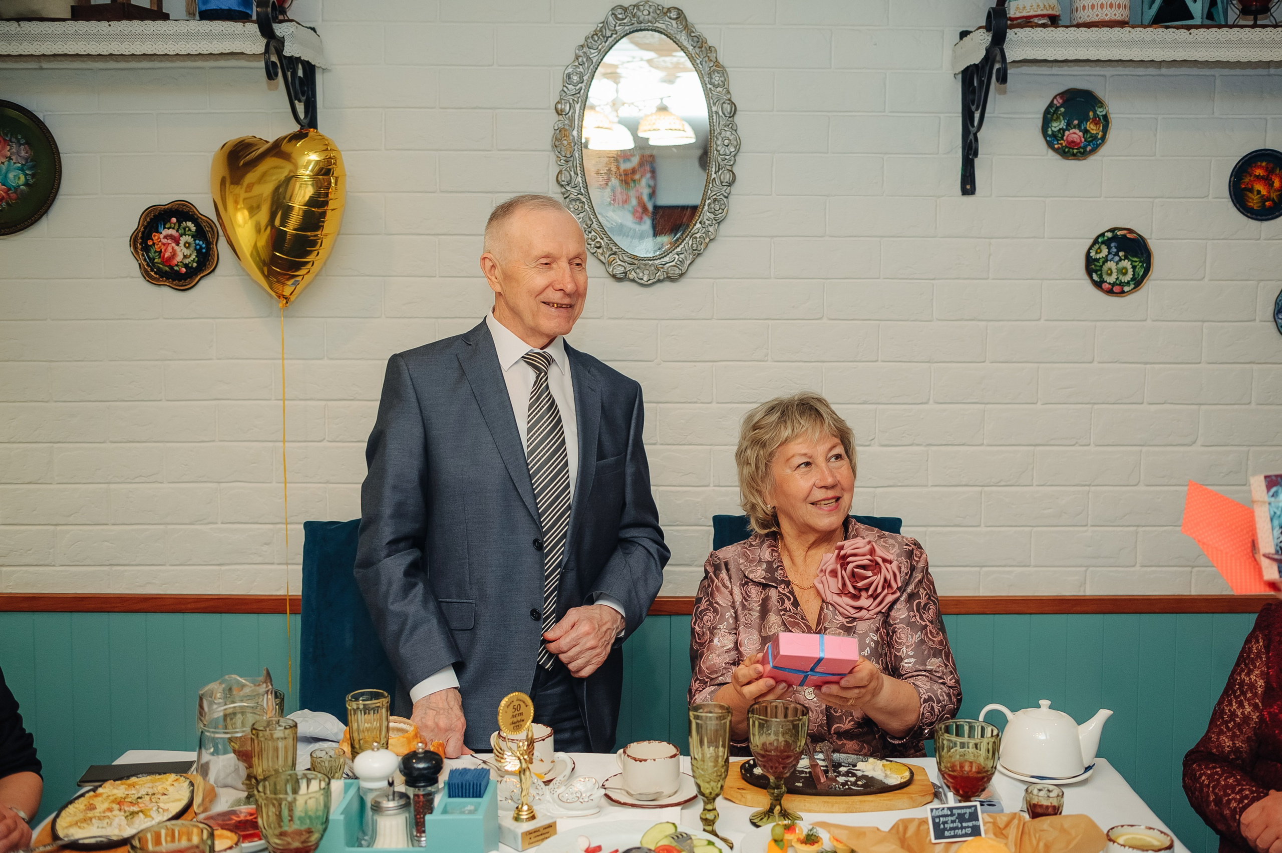 Тихий семейный праздник в ресторане Подкова. Свадебный фотограф в Екатеринбурге Артём Зайнетдинов