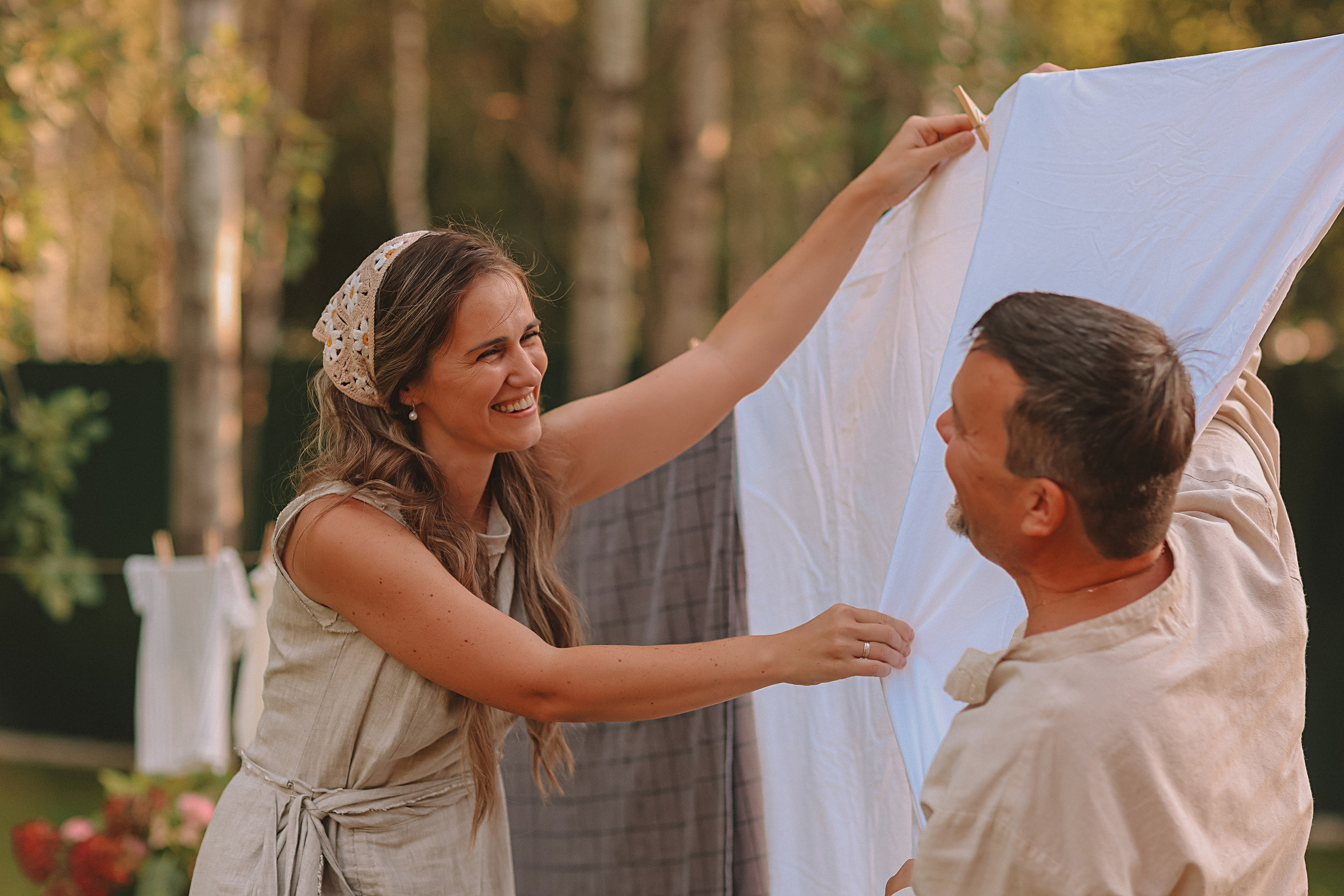 Стирка у дома. Семейный фотограф Тюмень, фотограф на роды Салмина Мария