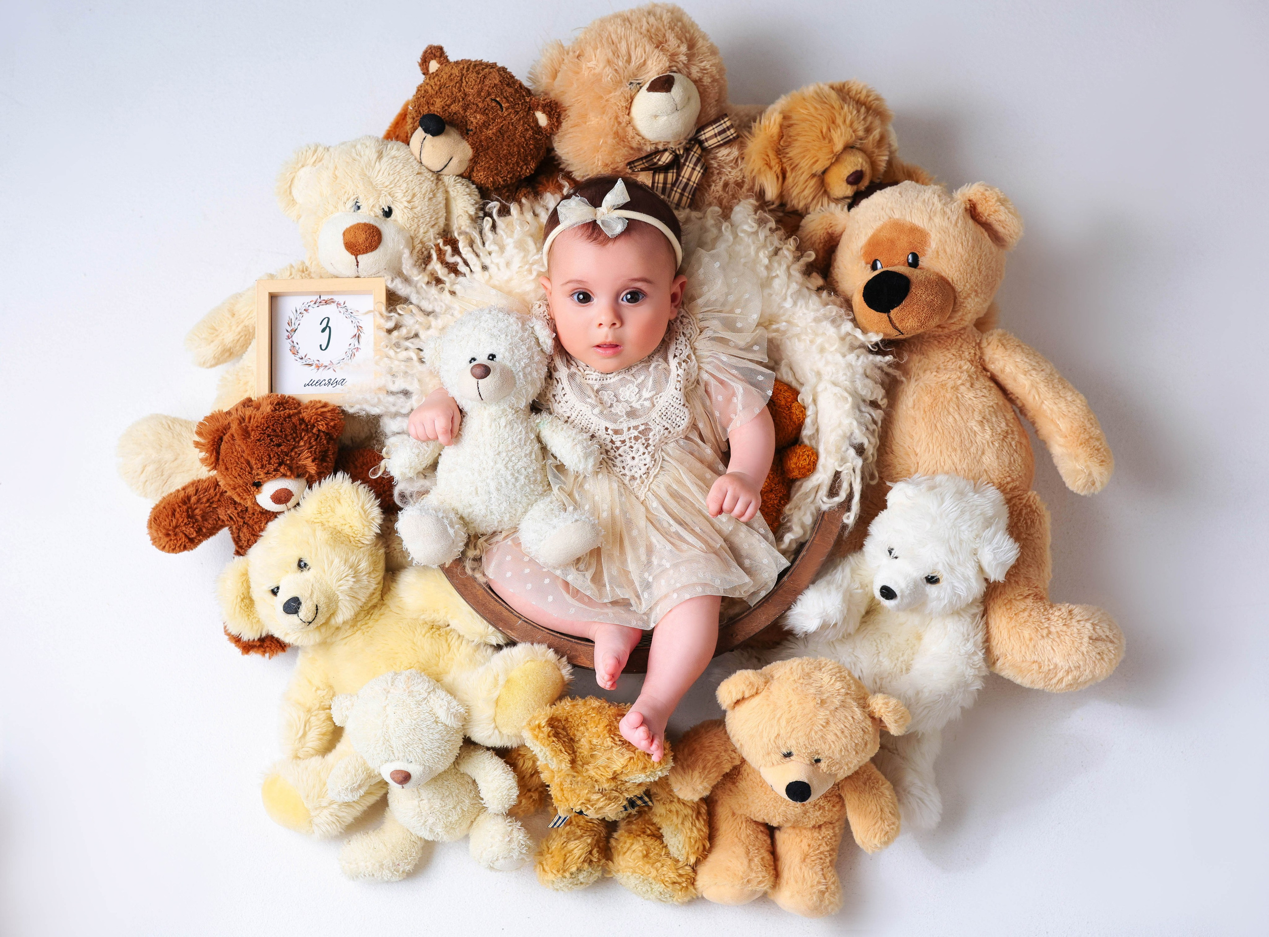 Малышки Антураж