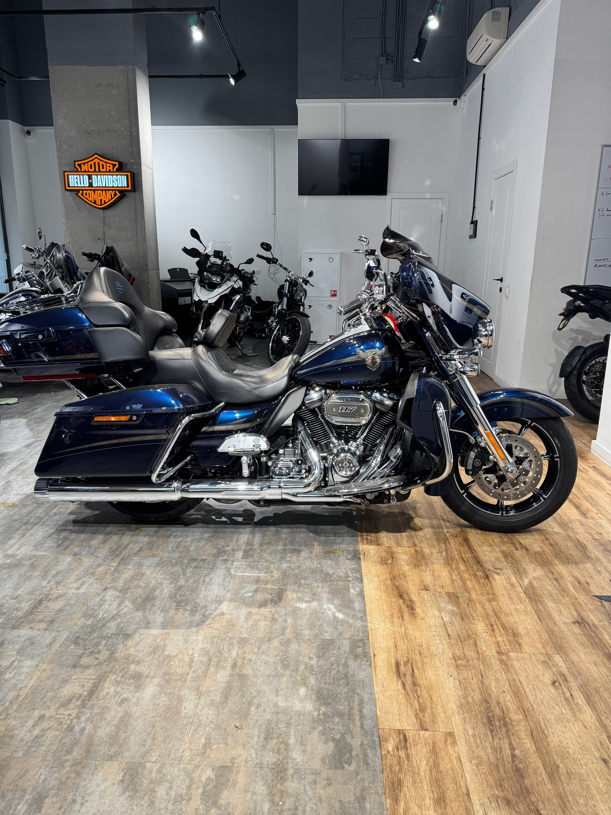 Мотоциклы Harley-Davidson 2018 HD CVO Ultra Limited 115 (Touring)  — купить мотоцикл. Hello Davidson, Москва. Только хорошие мотоциклы…