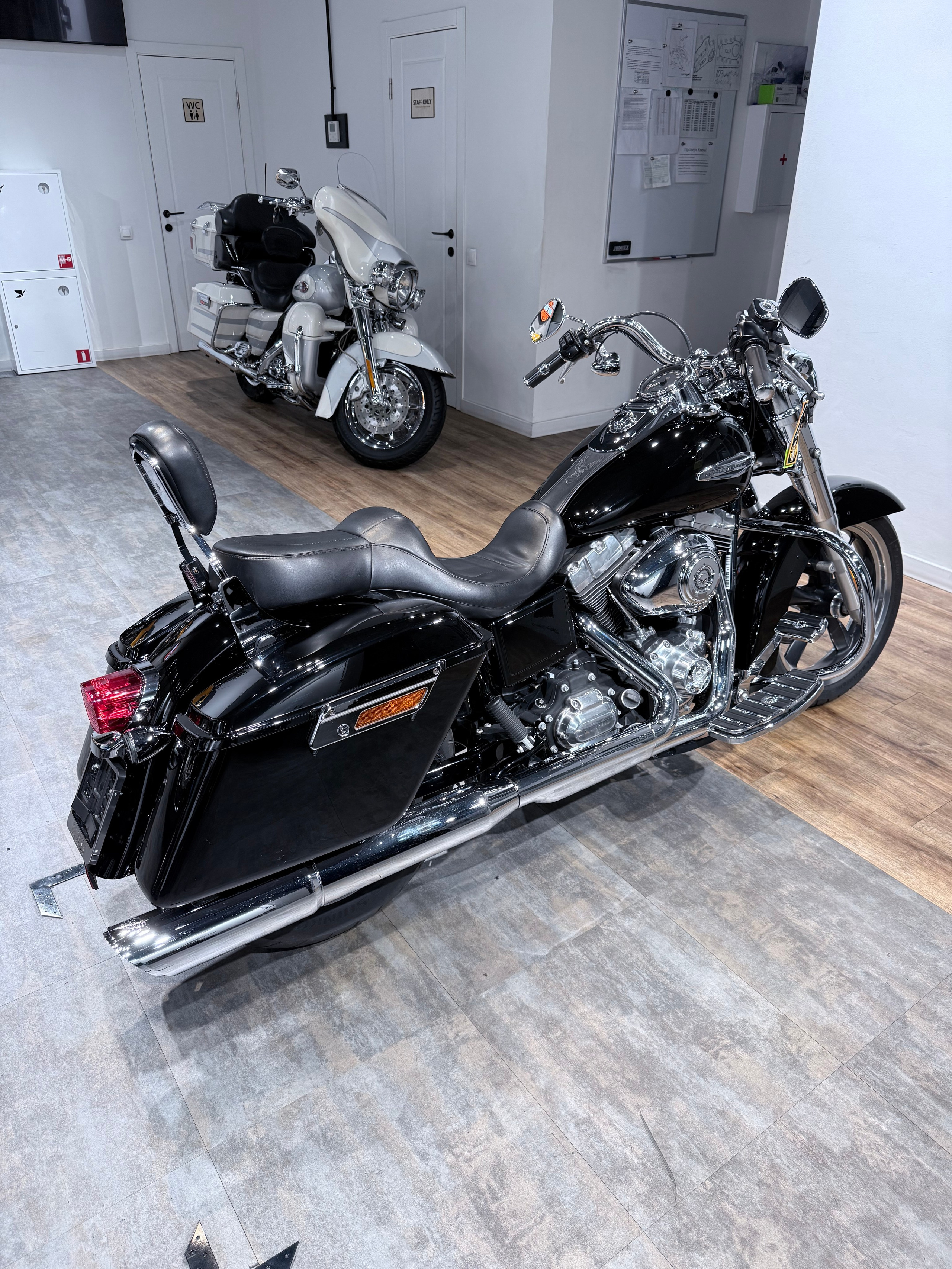 Купить Harley-Davidson 2012 HD Dyna Switchback (Vivid Black) (Softail/Dyna) — подробнее на сайте. Hello Davidson, Москва. Только хорошие мотоциклы…