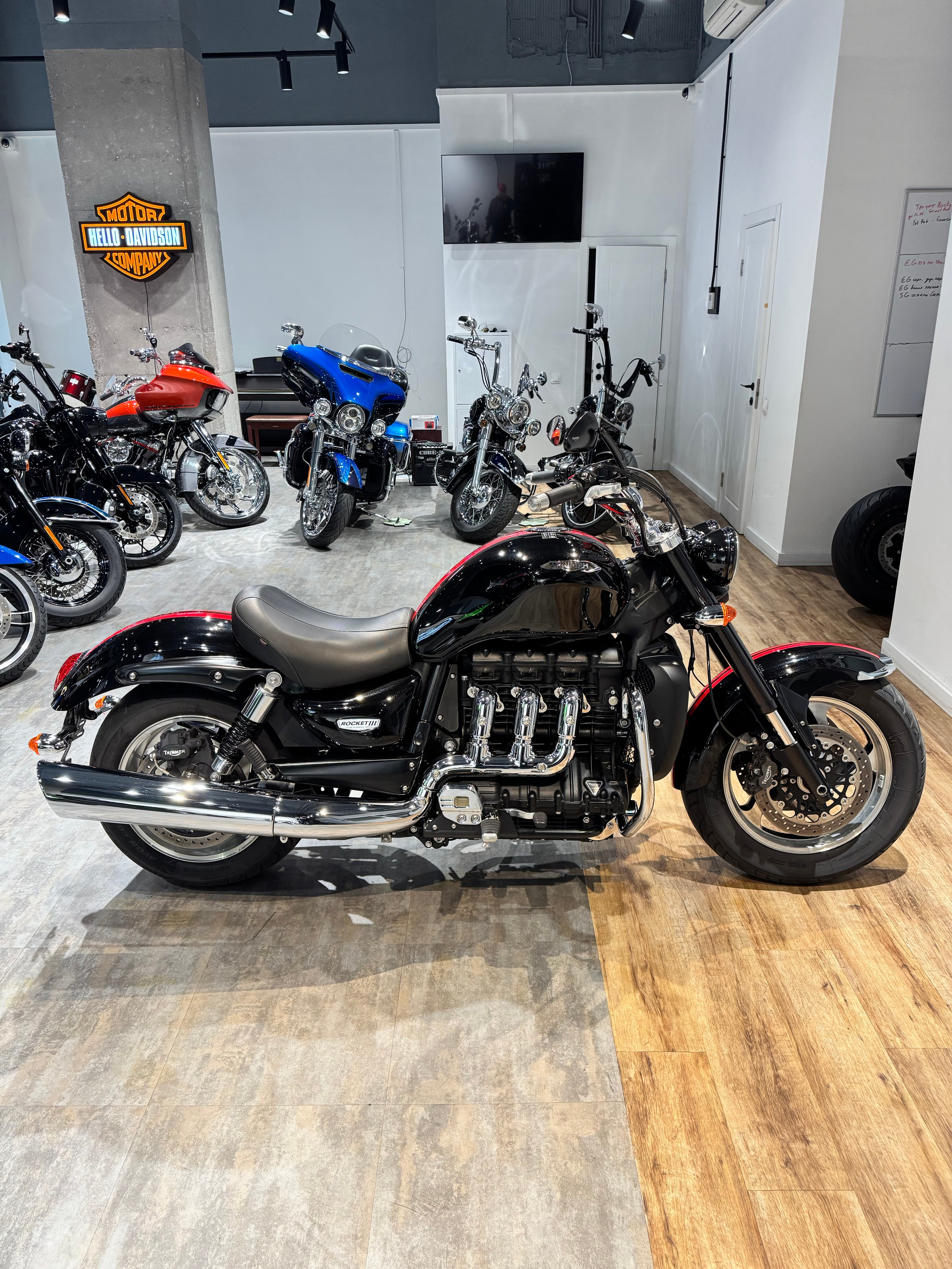 Harley Davidson 2017 Rocket III Roadster — купить мотоцикл. Hello Davidson, Москва. Только хорошие мотоциклы…