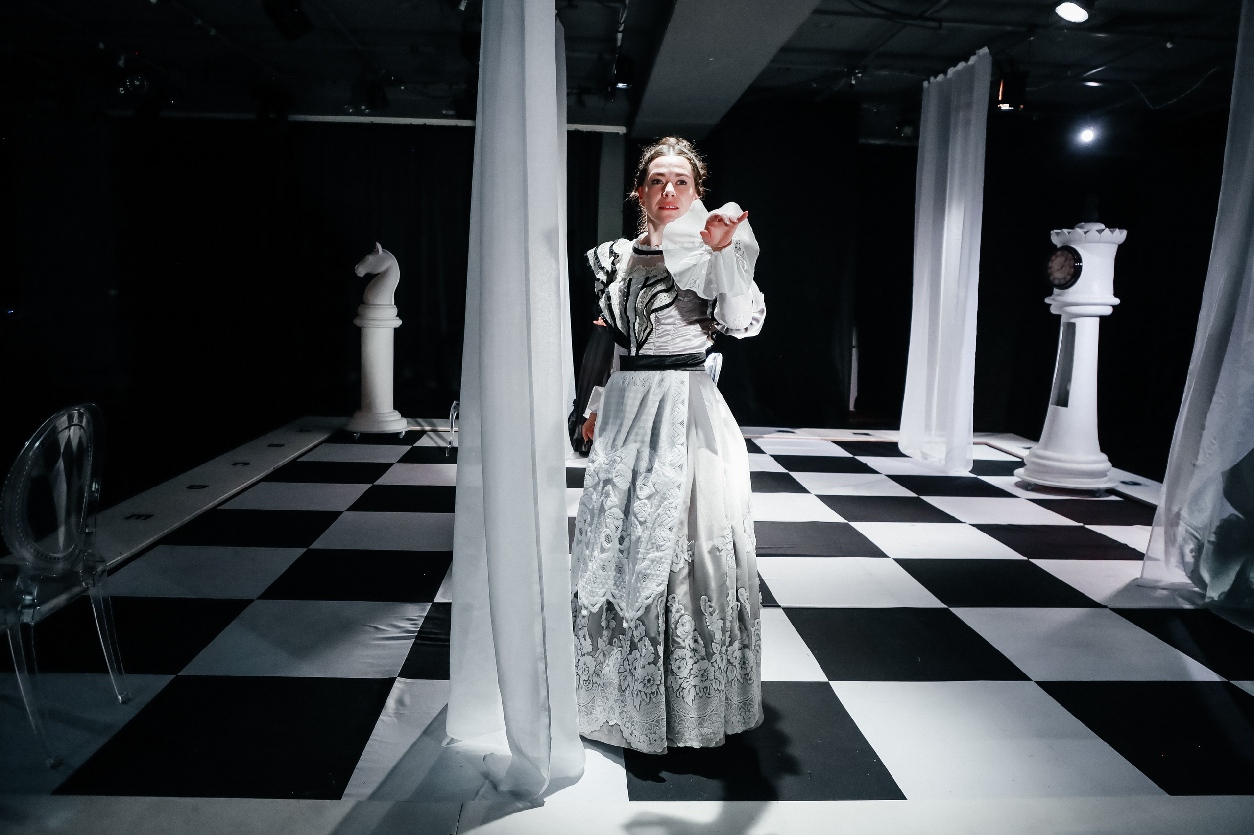 «Дядюшкин сон». Молодёжный театр алтая. Режиссер Дарья Камошина. Фоторепортаж. Театральная фотосъёмка