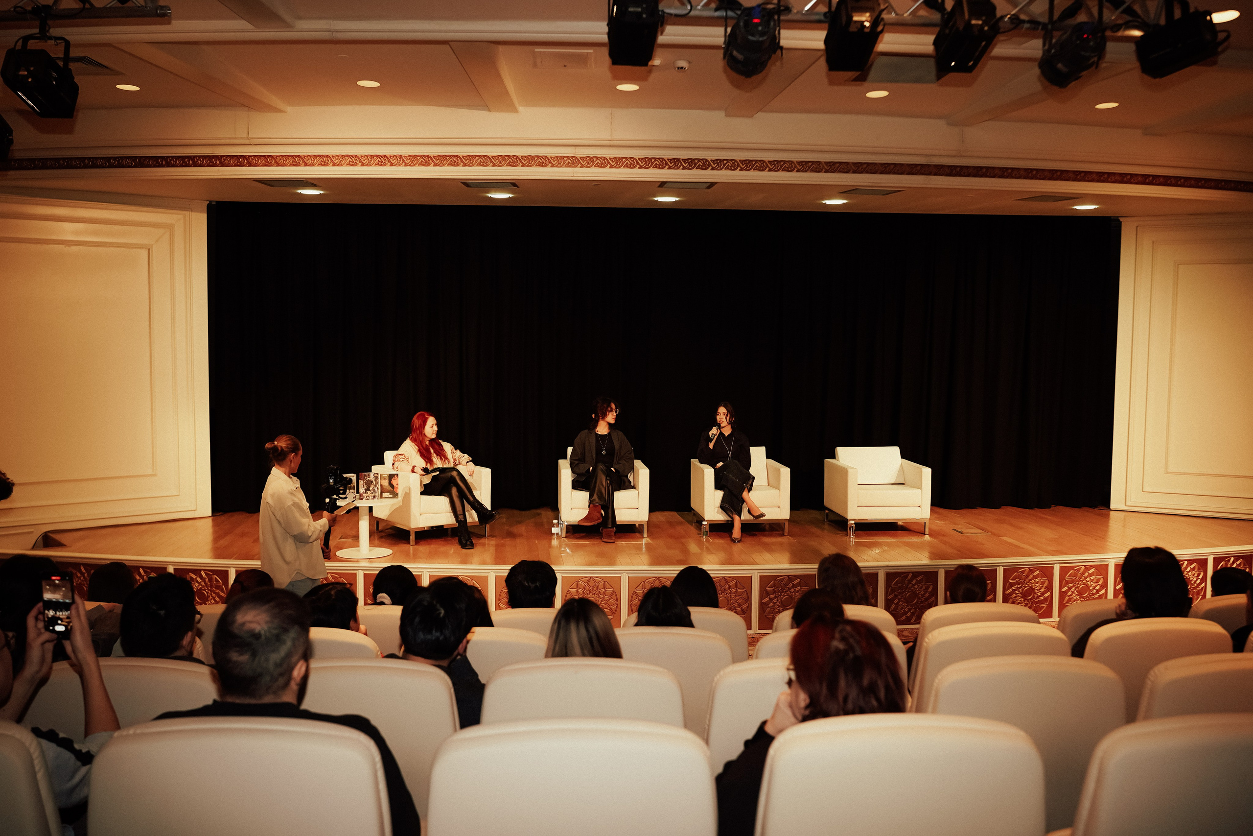 Казахстанские страницы (презентация книг). Крис Богомазова