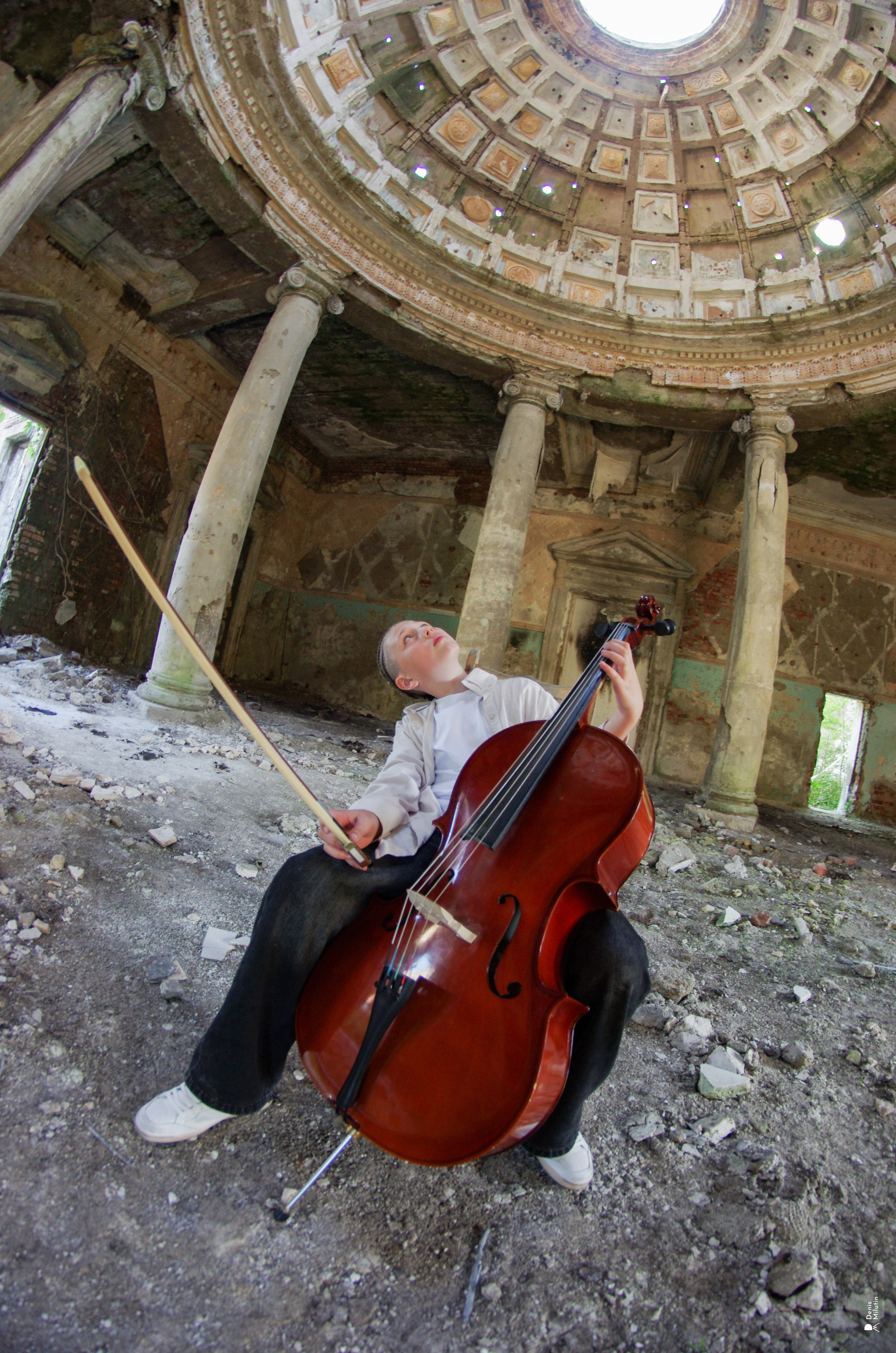 Виолончелист. Портретный фотограф Денис Милютин