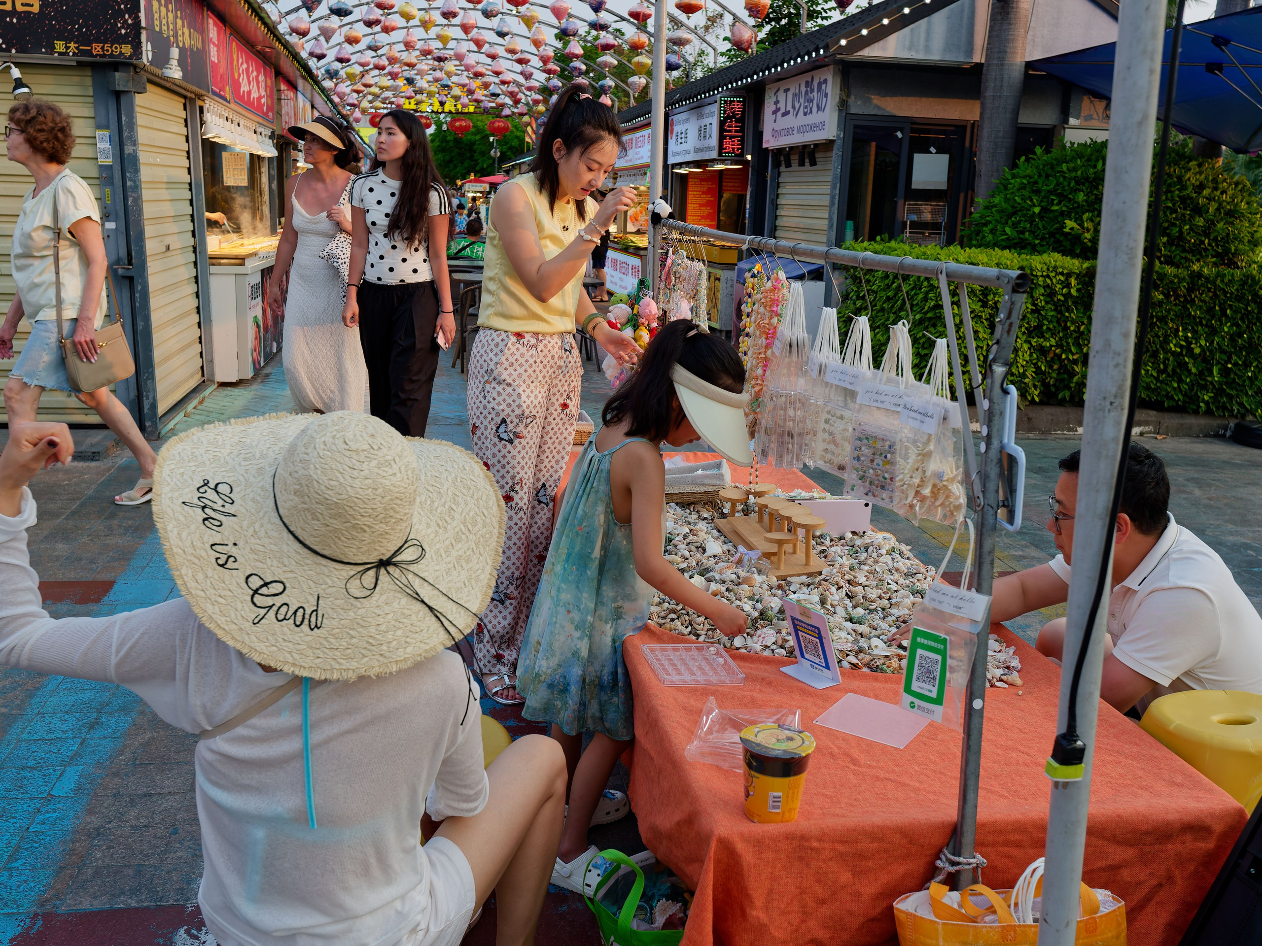 Хайнань 2026, «Food Street» ночная улица еды в Ялунване. Фотопрогулки по Миру