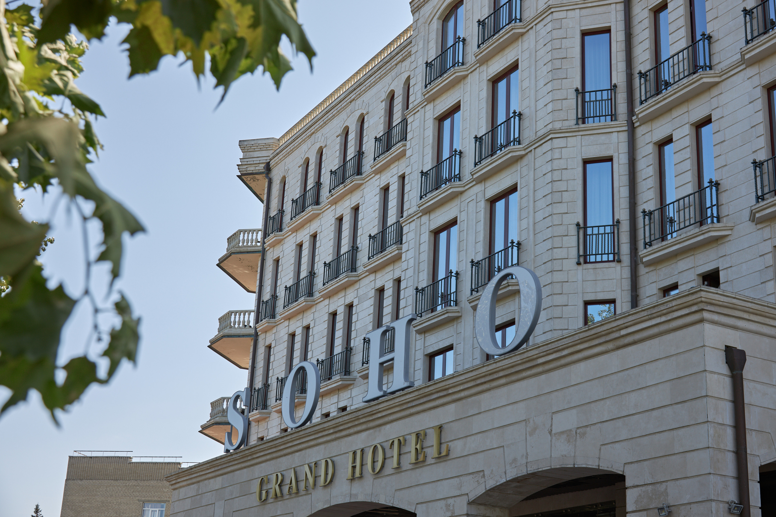 Фотосъёмка в Soho Grand Hotel Азов. Фото видео съёмка в Белой Калитве дуэт Герман и Инна