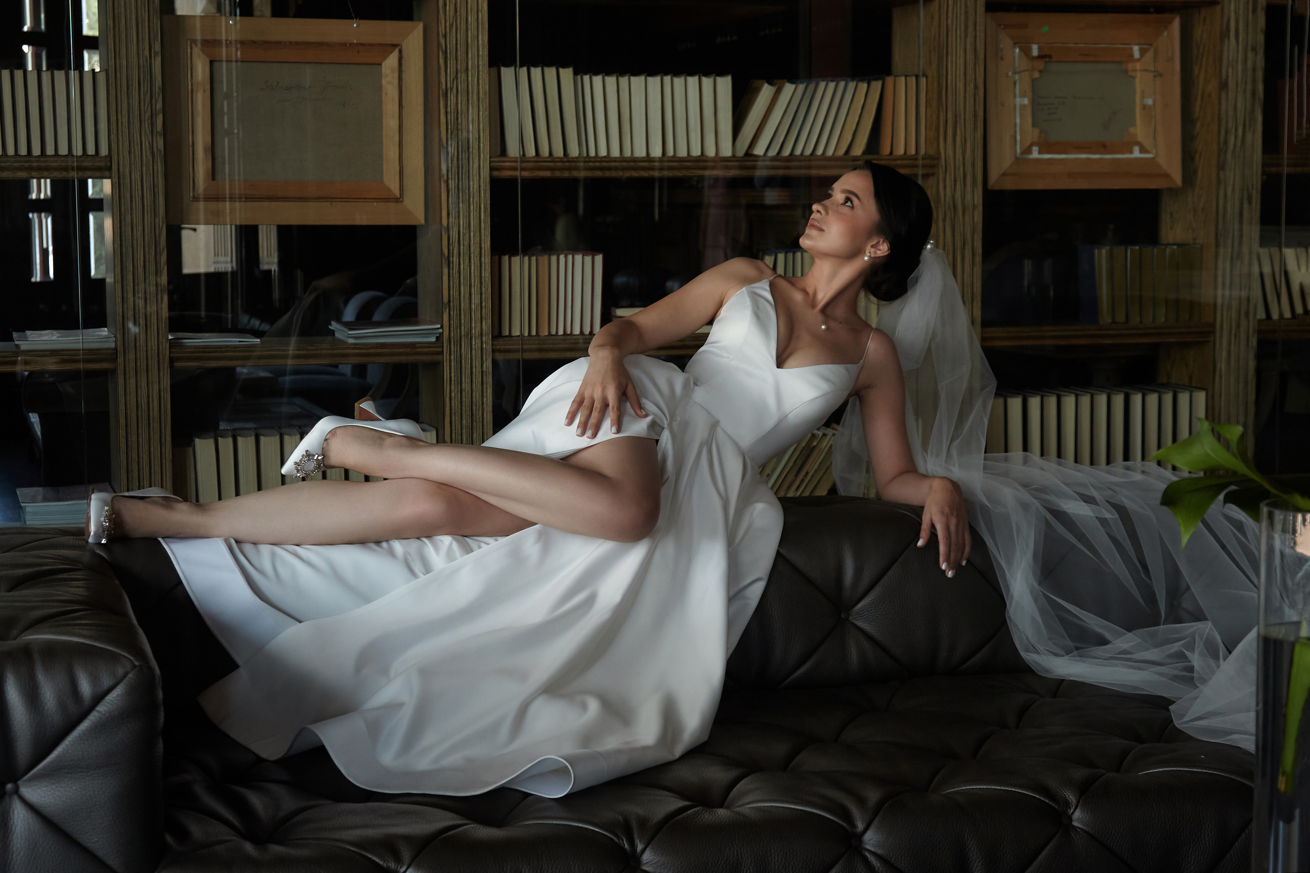 Невеста на диване