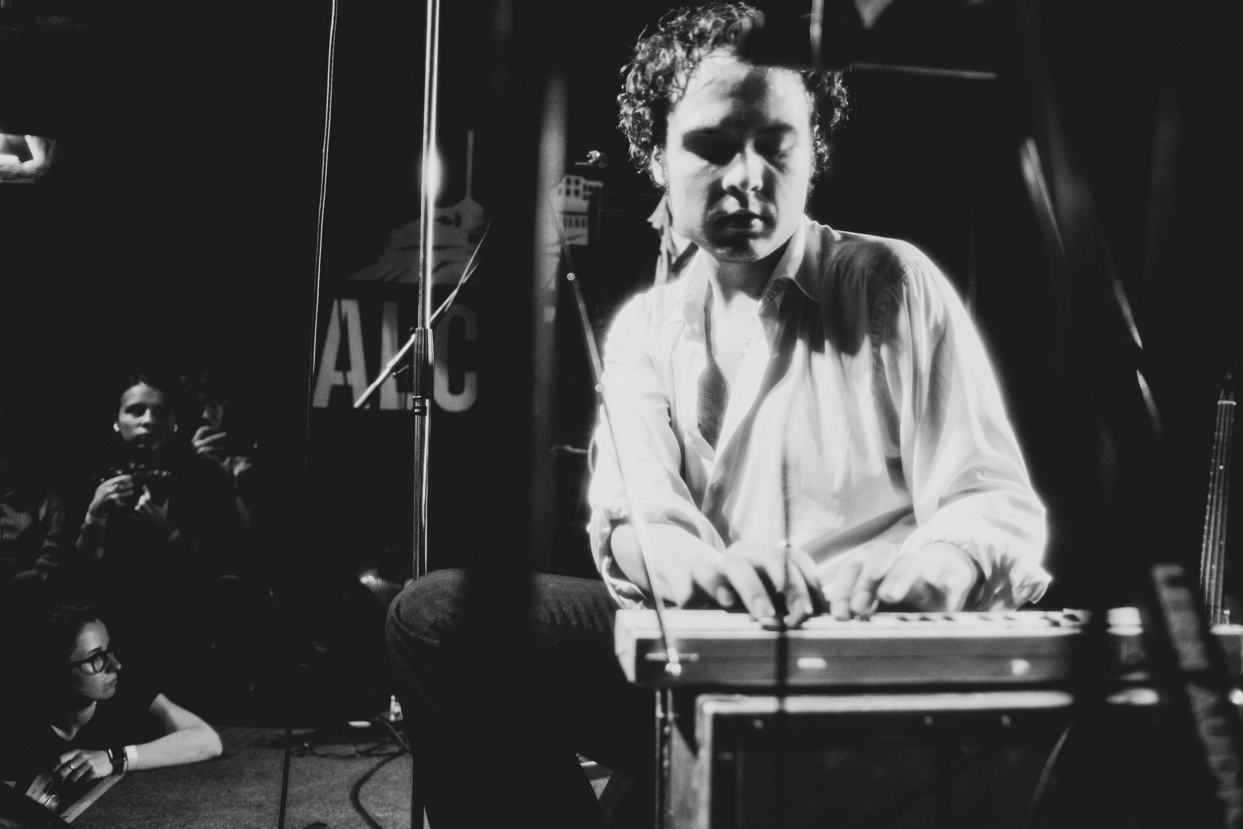 Диктофон. Фотограф для музыкантов, фотограф на концерт, концертный фотограф, съемка концерта, бэкстейдж фотограф