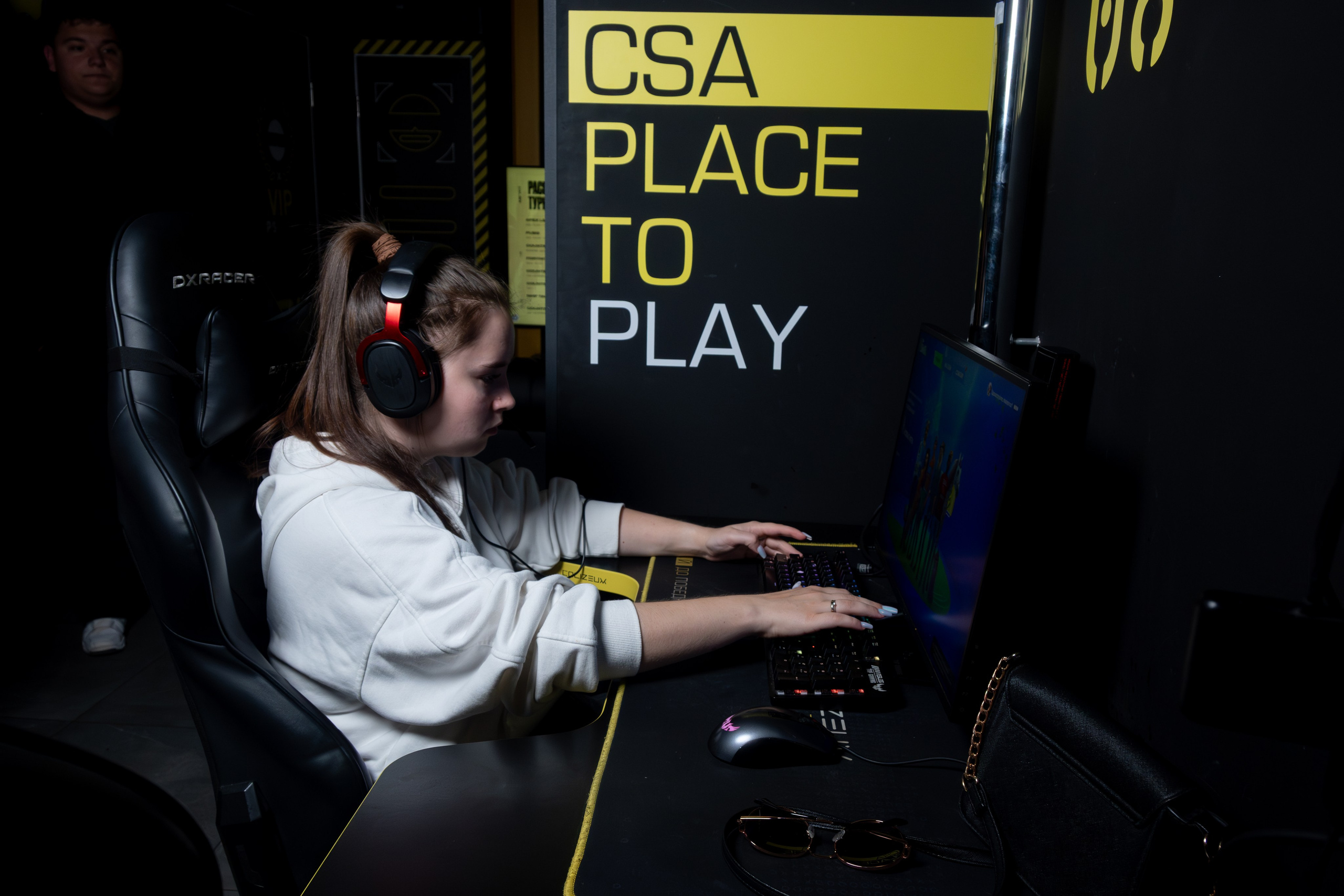 Репортаж в киберспортивном клубе Kolizeum. Фотограф мероприятий в Москве