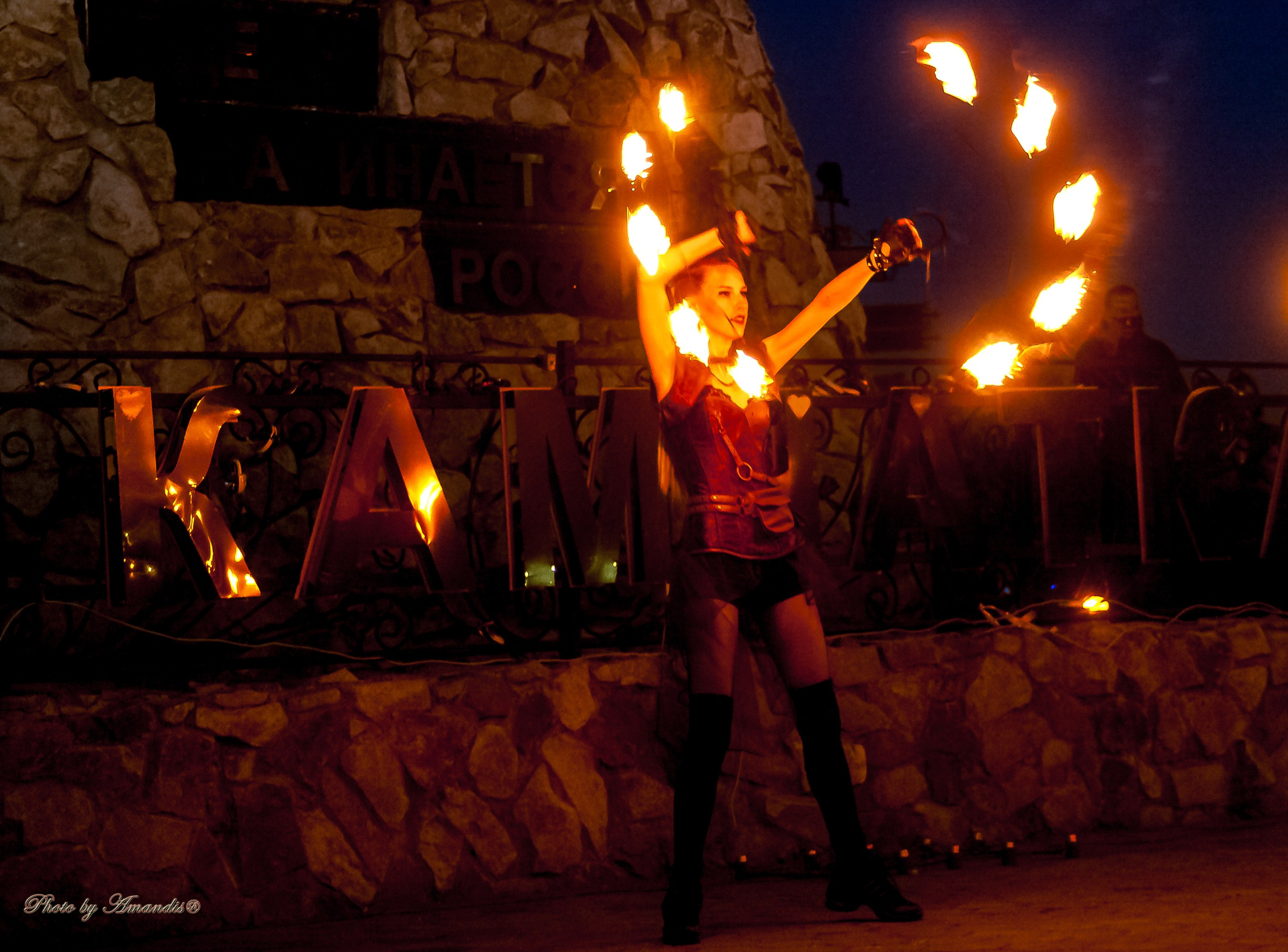 Огненное шоу у памятника «Здесь начинается Россия». Камчатка. Май 2017. Репортажная съемка в Москве и области. Анималистика