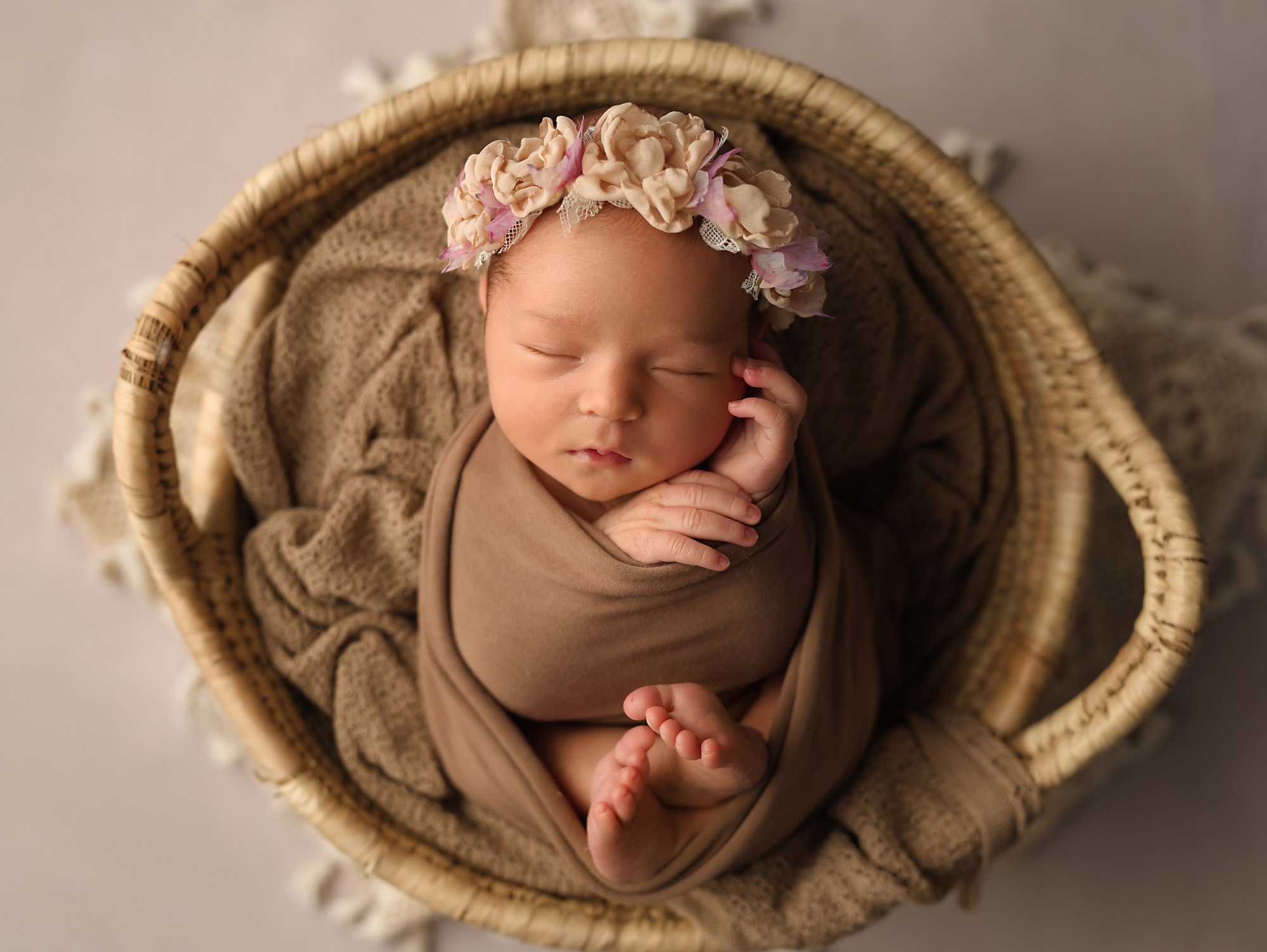 Newborn. Фотограф новорождённых в Казани Нейля Гильмутдинова ньюборн