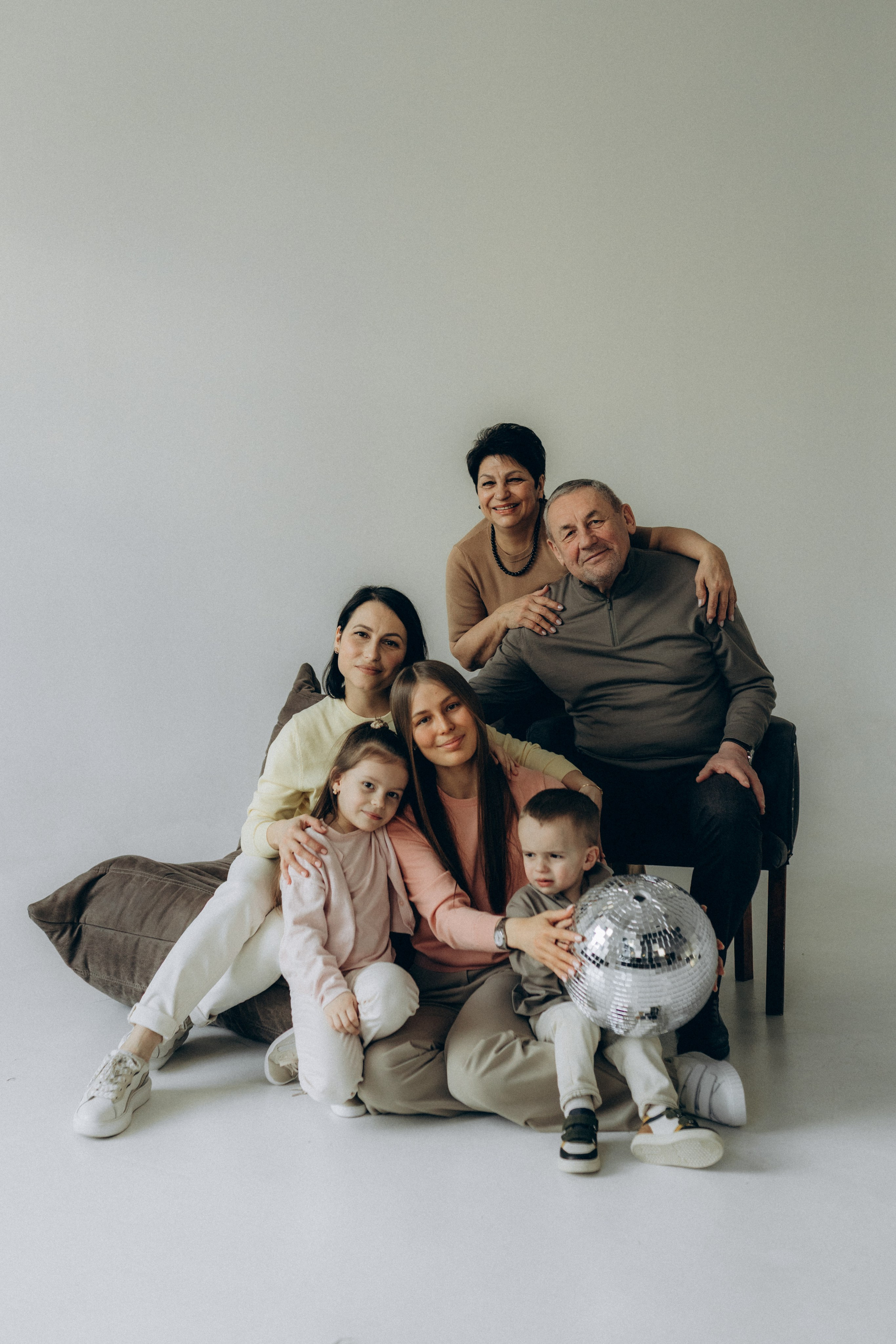 Семейная съёмка на циклораме. Фотограф НОГИНСК, Москва, Анастасия Белая