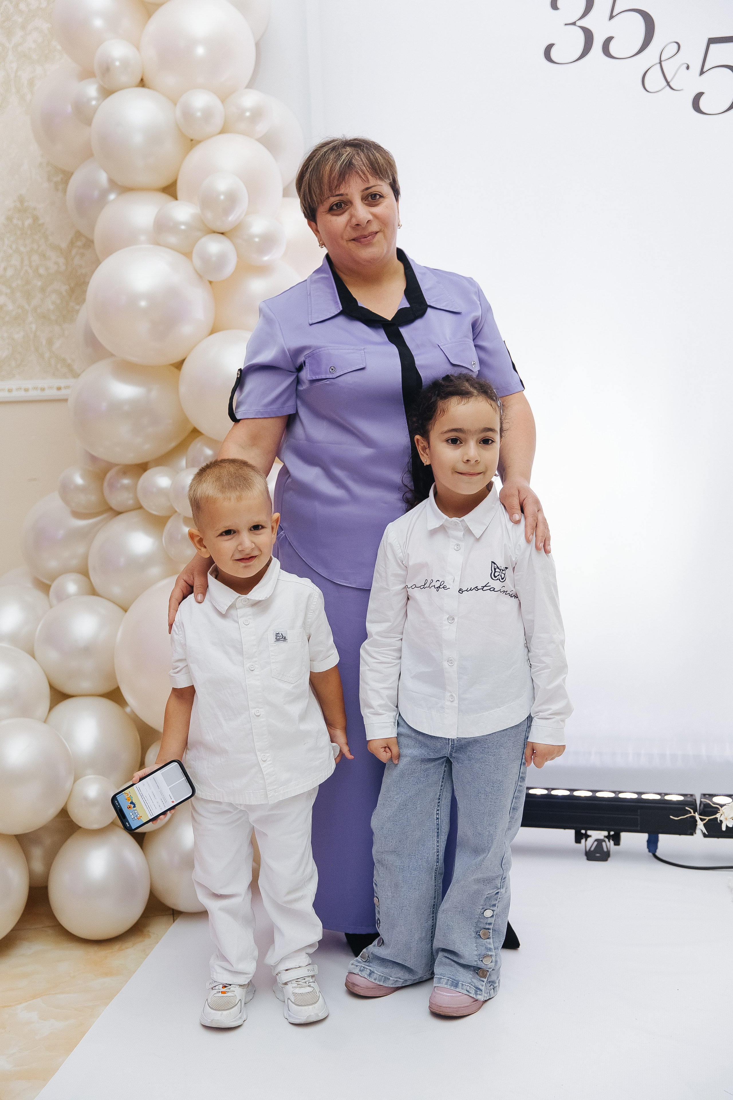 Ани и Назели. 35&5 День рождения, «Янтарь». Фотограф в Красноярске Надежда Воскресенская