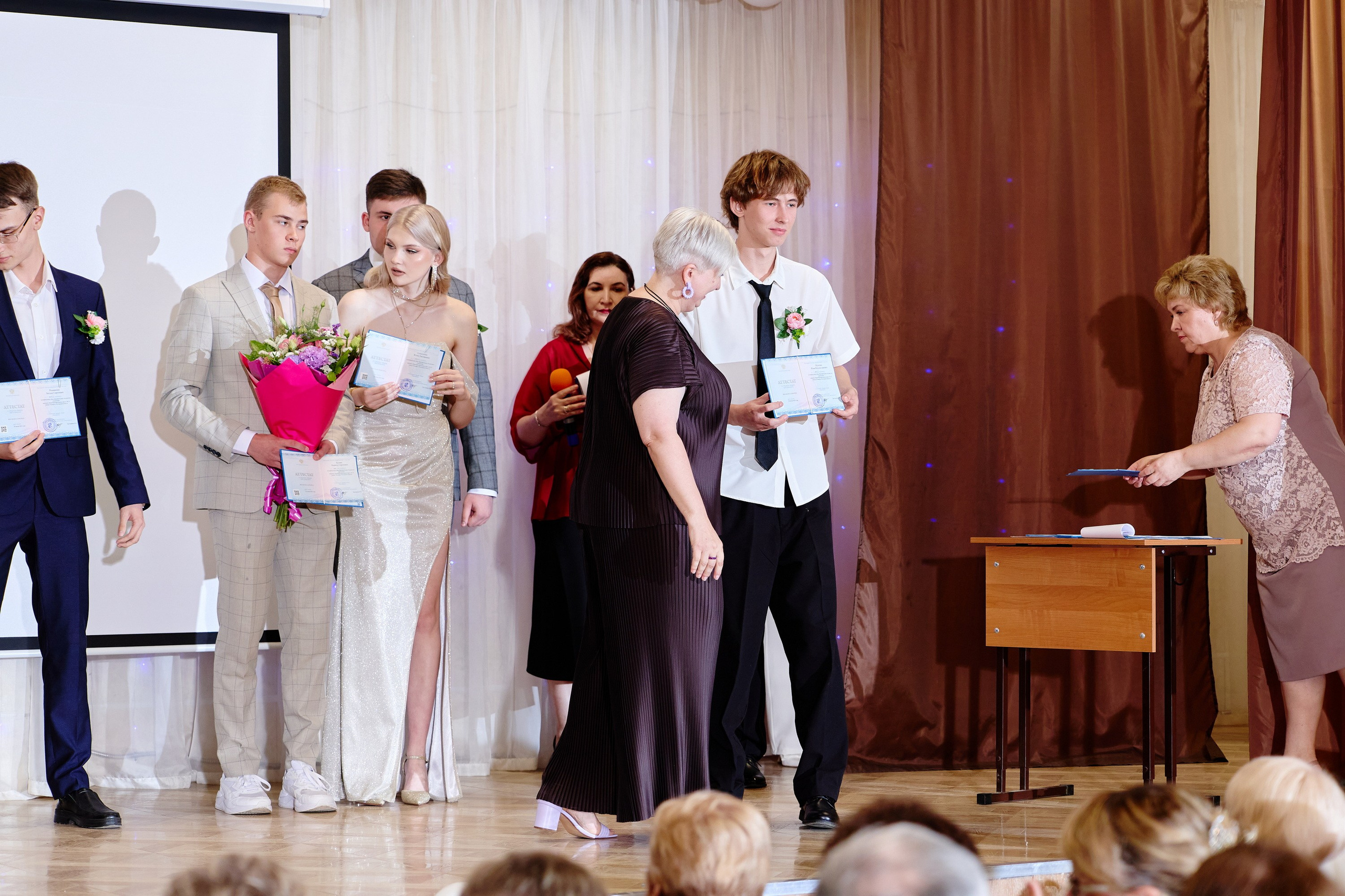 Выпускной 35 Сош. Фотограф Выпускные альбомы Таганрог Сергей Коробченко