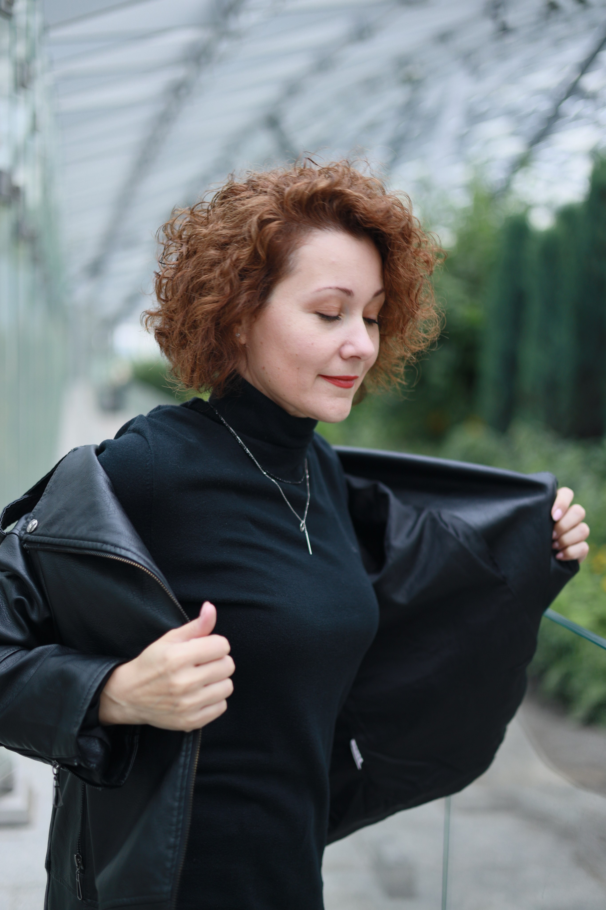 Larisa walking in the park. Family, portrait, content photo in Costa Rica Evgeniya Besprozvannykh