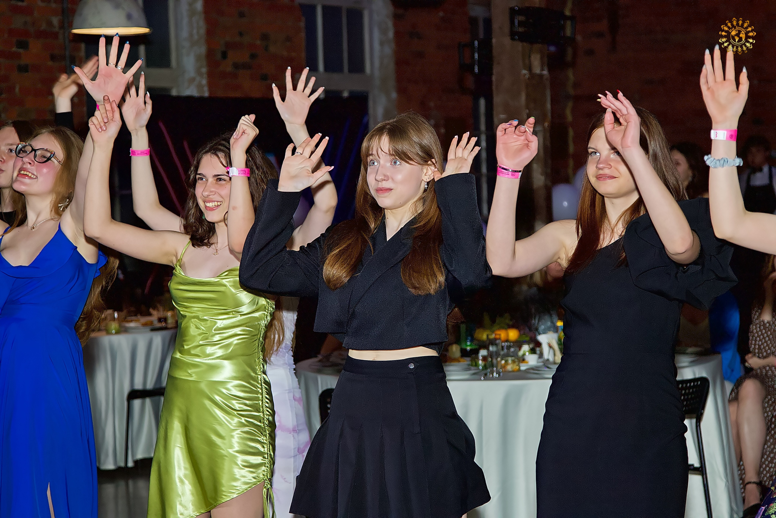 Выпускной 2023 (9-й класс, школа № 46). Loft Urban. Москва. Репортажная съемка в Москве и области. Анималистика