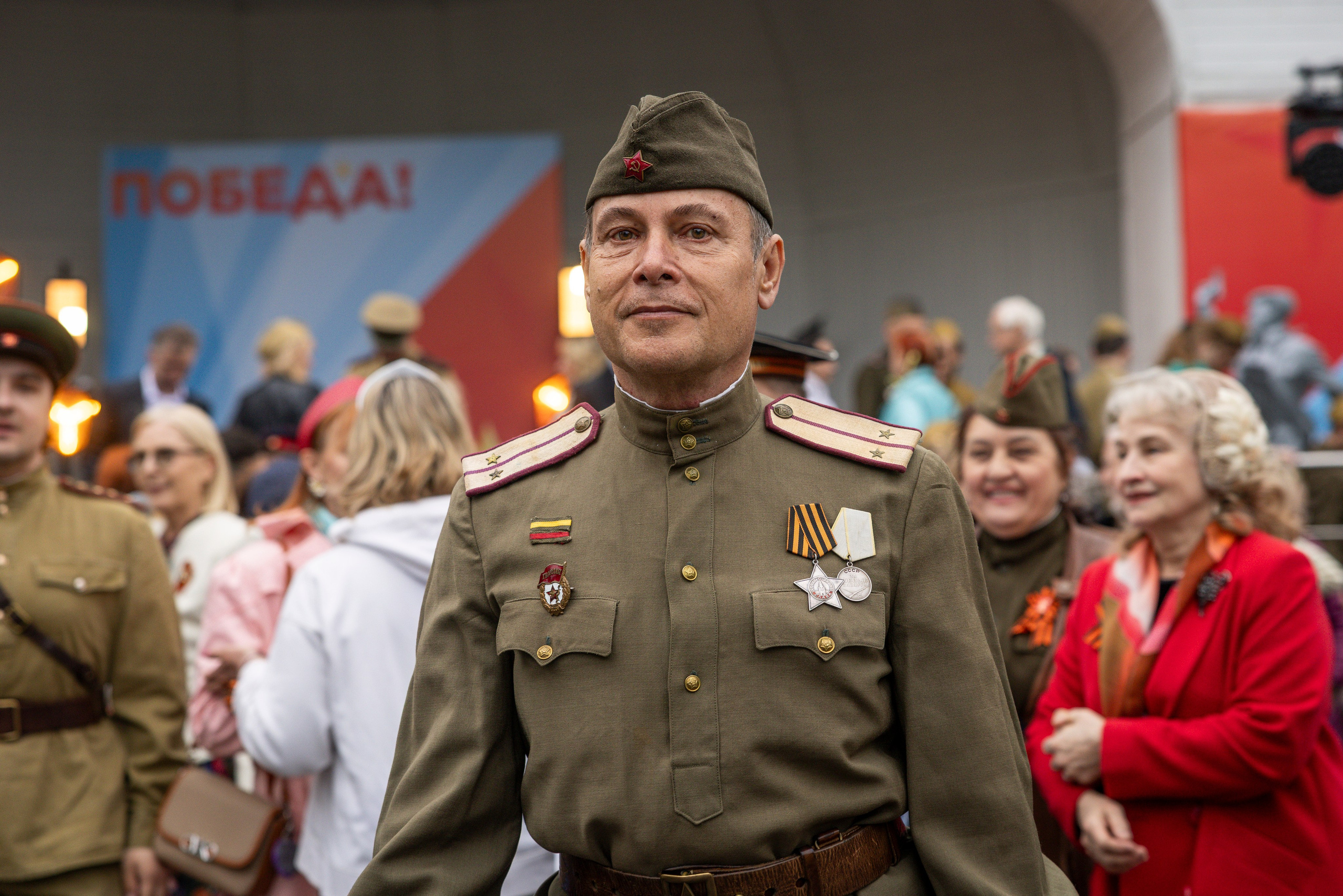 Бал Победы в саду Эрмитаж. Фотограф Сергей Ловкий