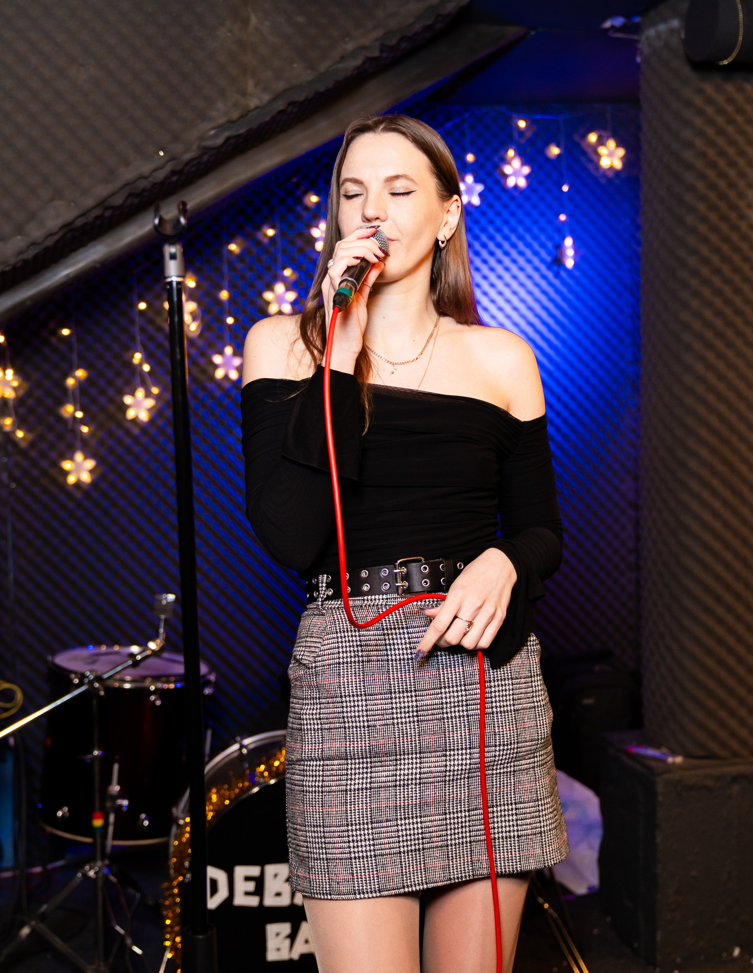 Новый год 2026. Новогодняя ночь 2026 в баре Дебошир (Debaser). Репортажный, street и urban фотограф в Санкт-Петербурге Мальцев Евгений