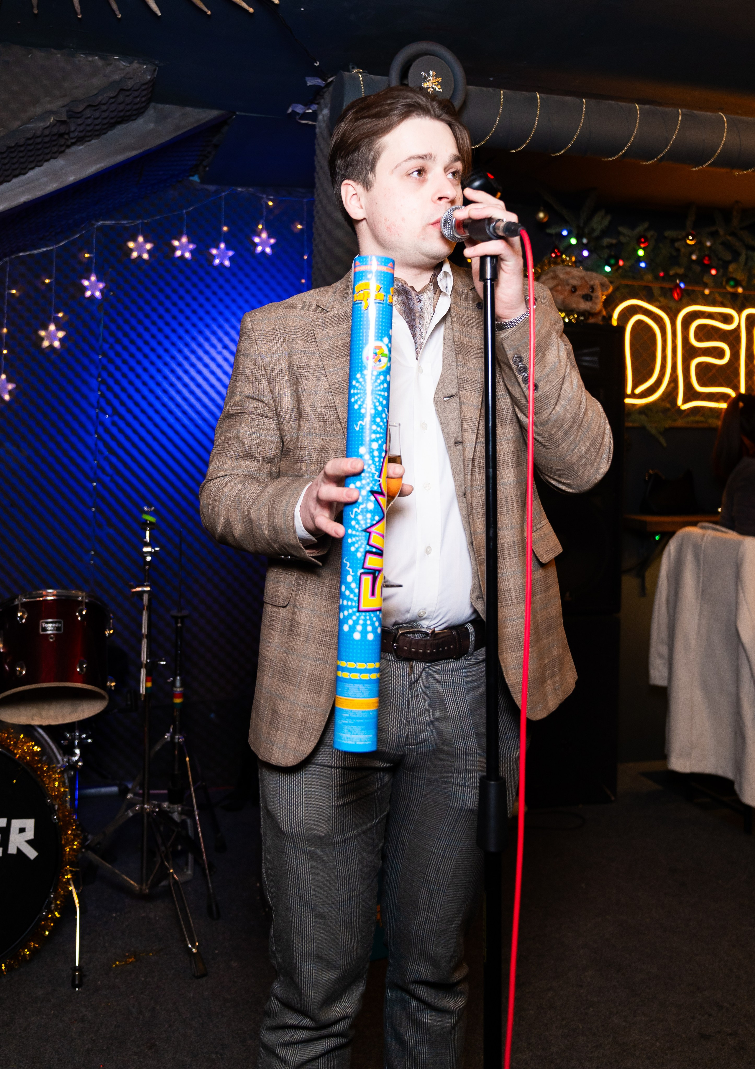 Новый год 2026. Новогодняя ночь 2026 в баре Дебошир (Debaser). Репортажный, street и urban фотограф в Санкт-Петербурге Мальцев Евгений