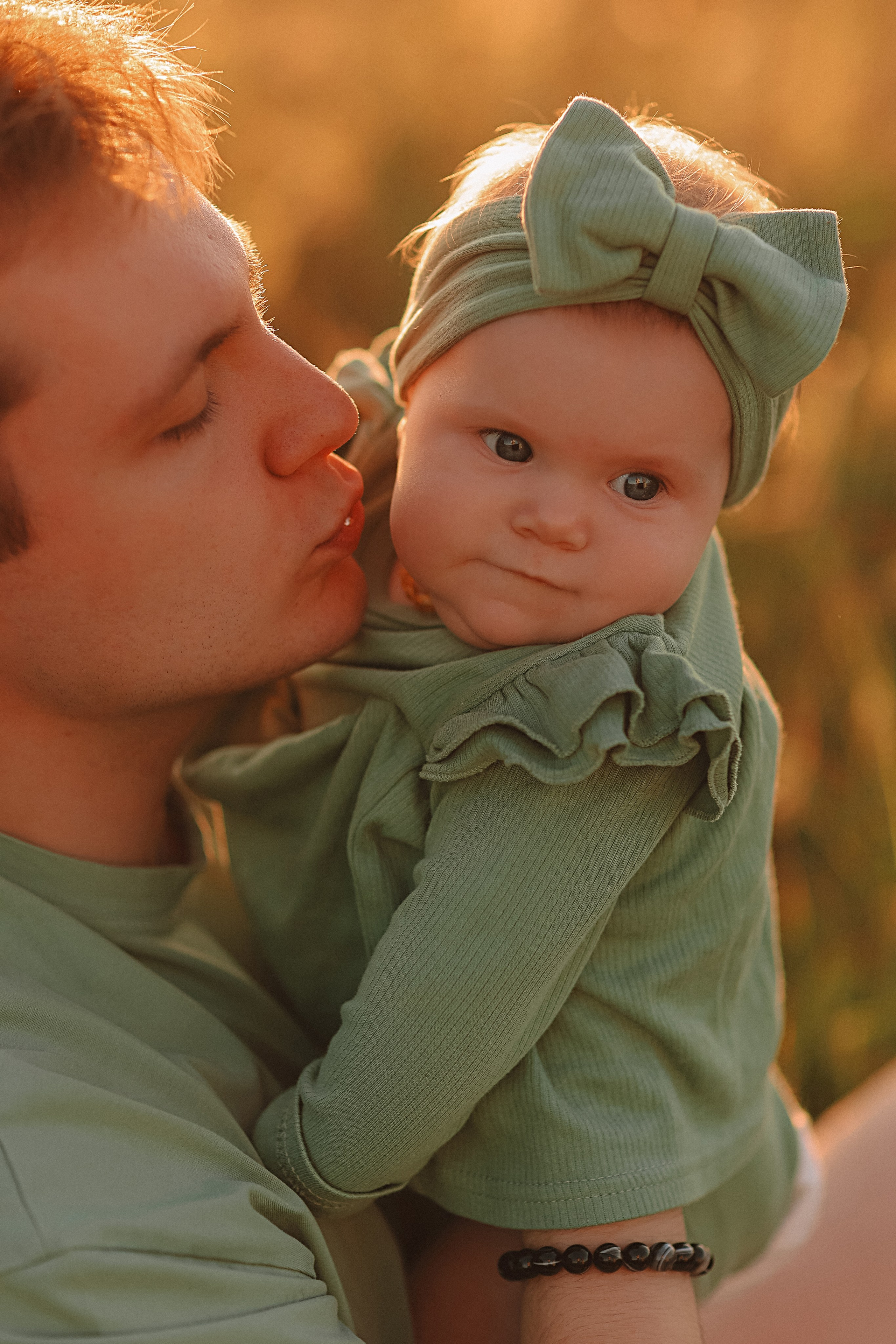 Закатное поле семейная. Семейный фотограф Тюмень, фотограф на роды Салмина Мария