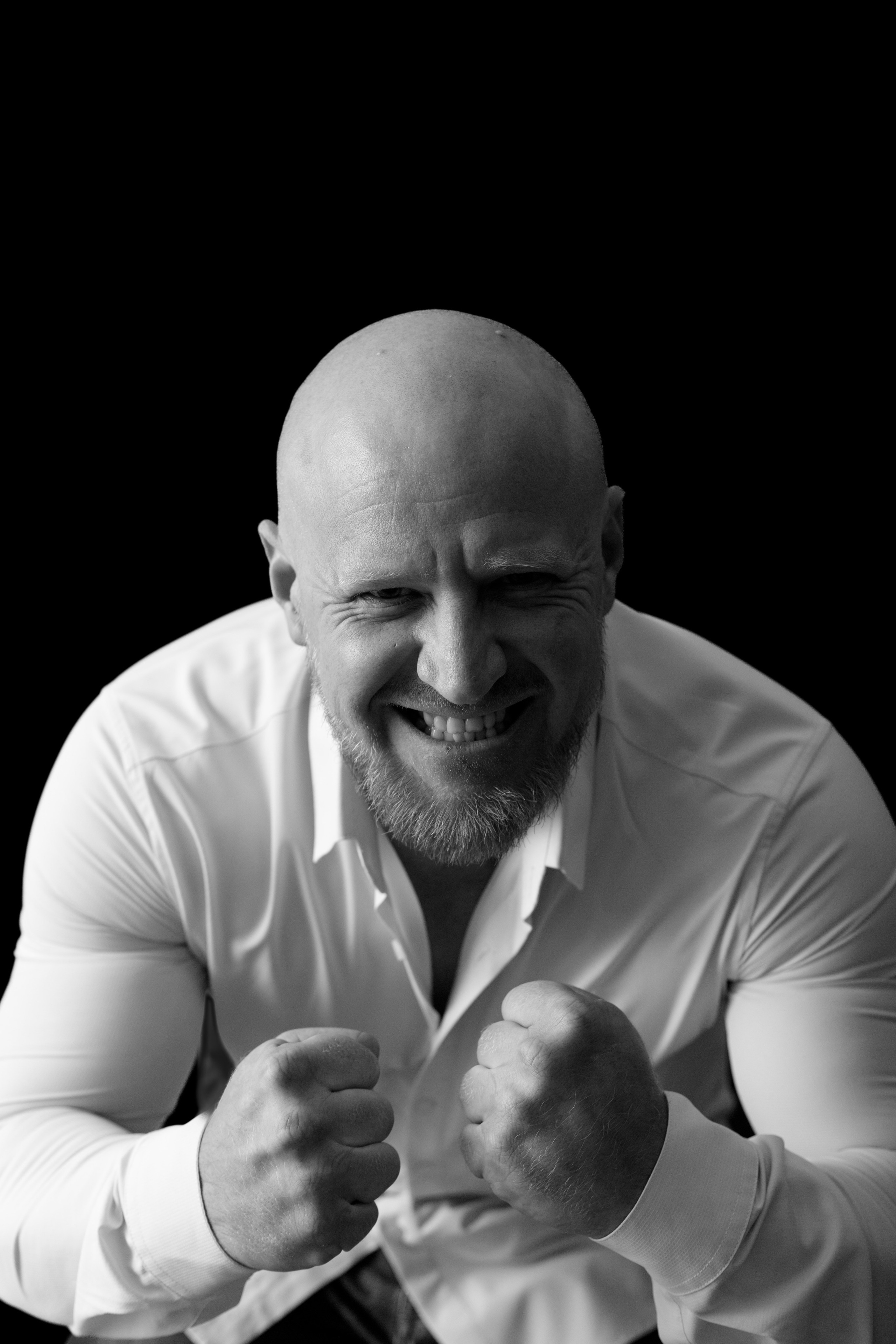 Мужская фотосессия в Новосибирске: запечатлею силу, харизму и стиль делового мужчины. Фотограф Ольга Баранова