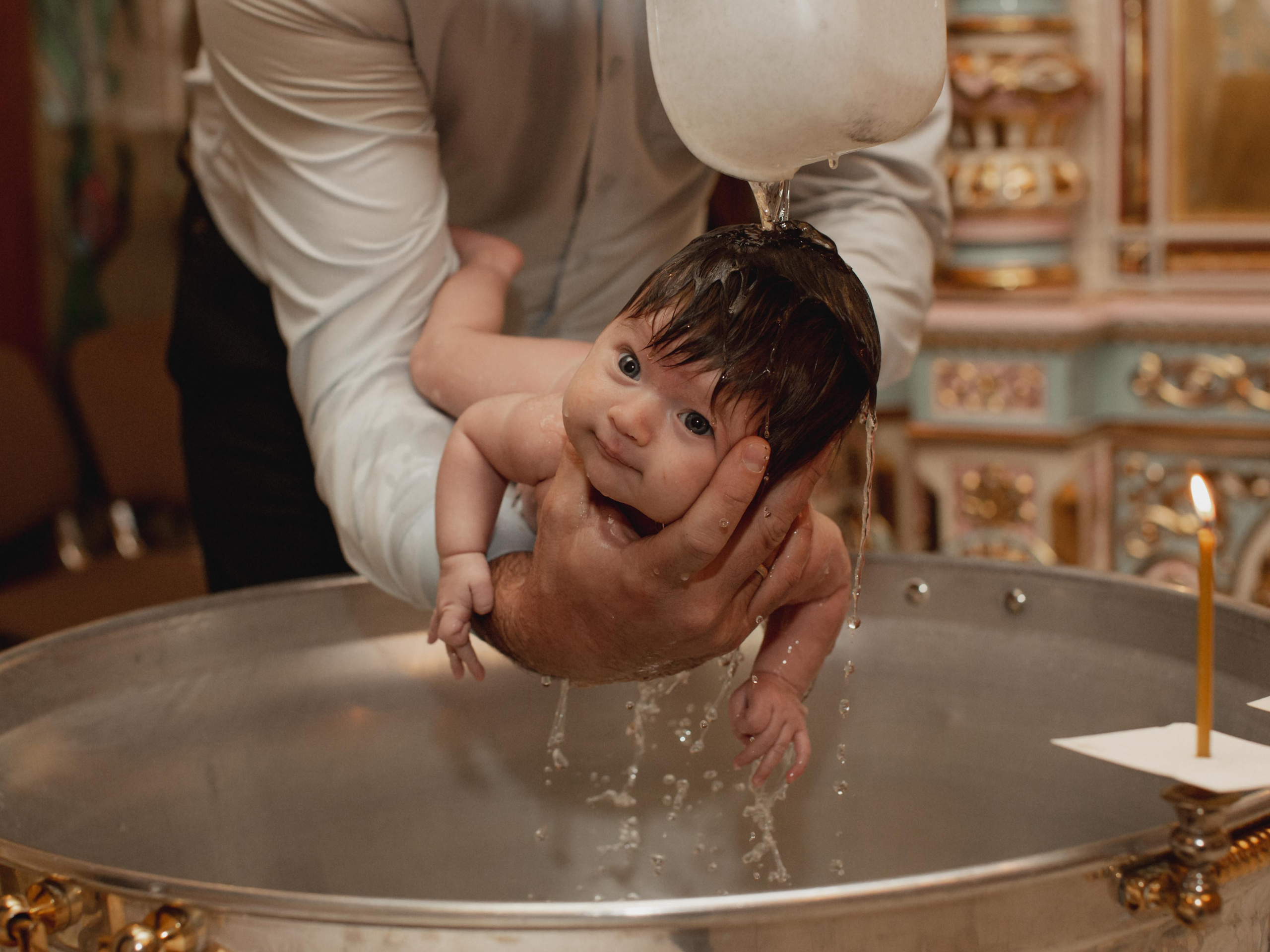 в каком возрасте крестить ребенка