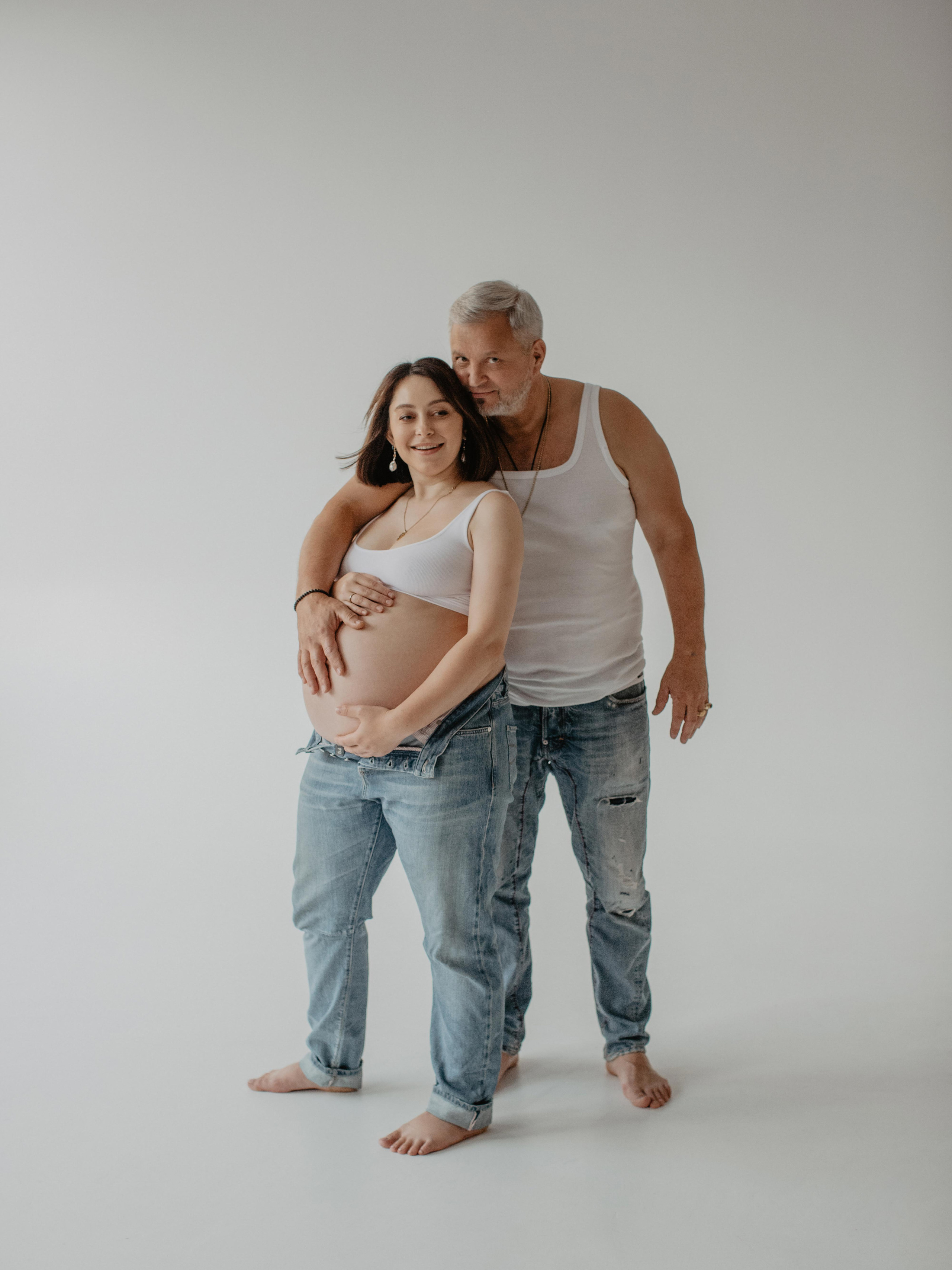 фото беременной с мужем