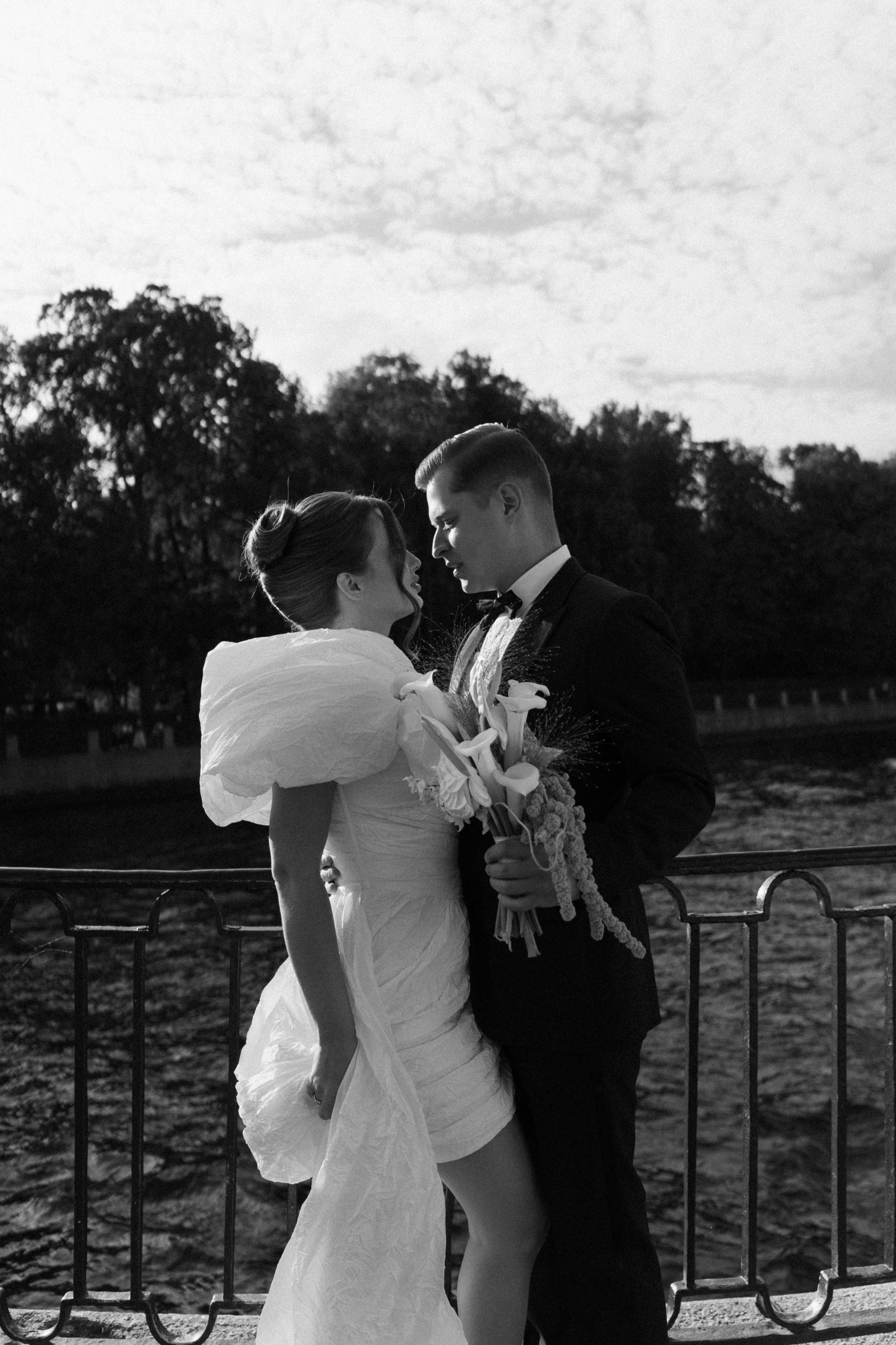 Настя и Лёша. Прогулка по Питеру. Катер. На цифру и плёнку. Свадебный фотограф Катерина Чулкова