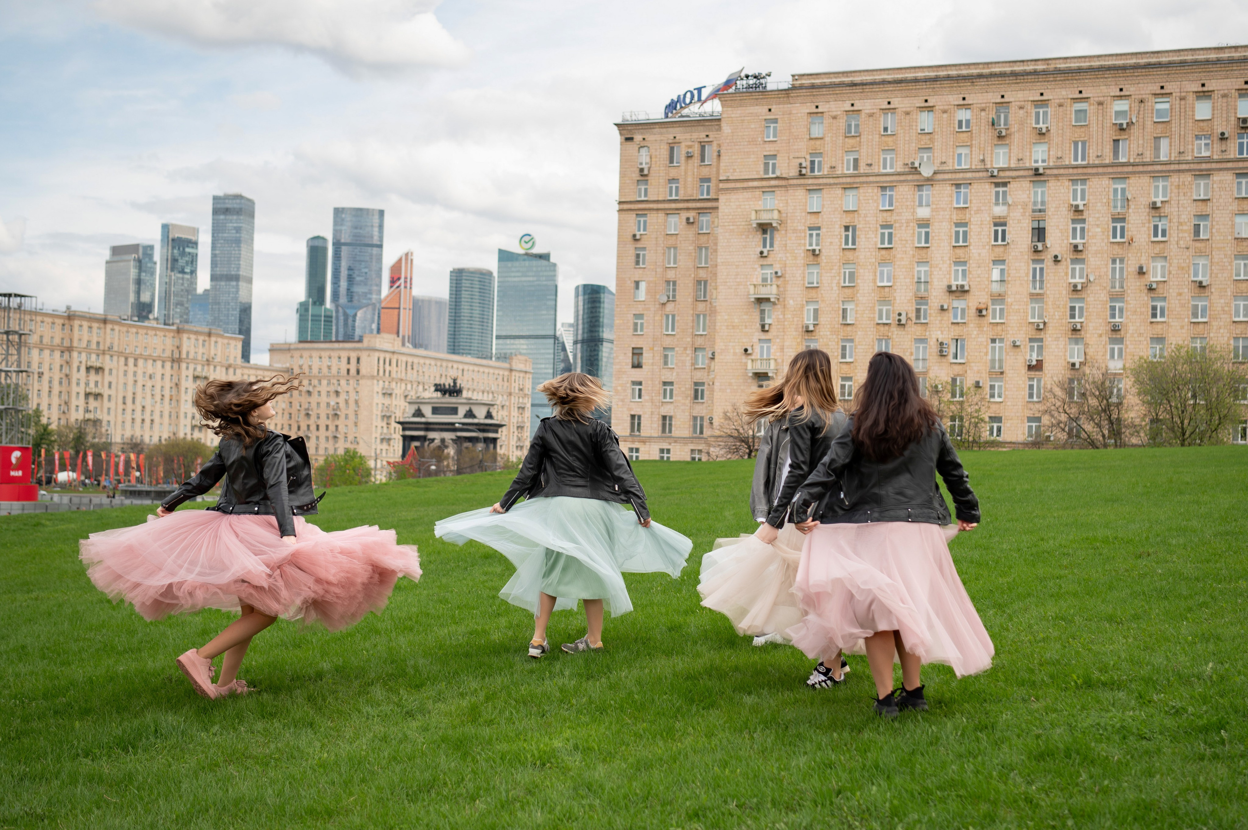 Прогулочная фотосессия Парк Победы. Детский и семейный фотограф г. Москва Оксана Катаджи