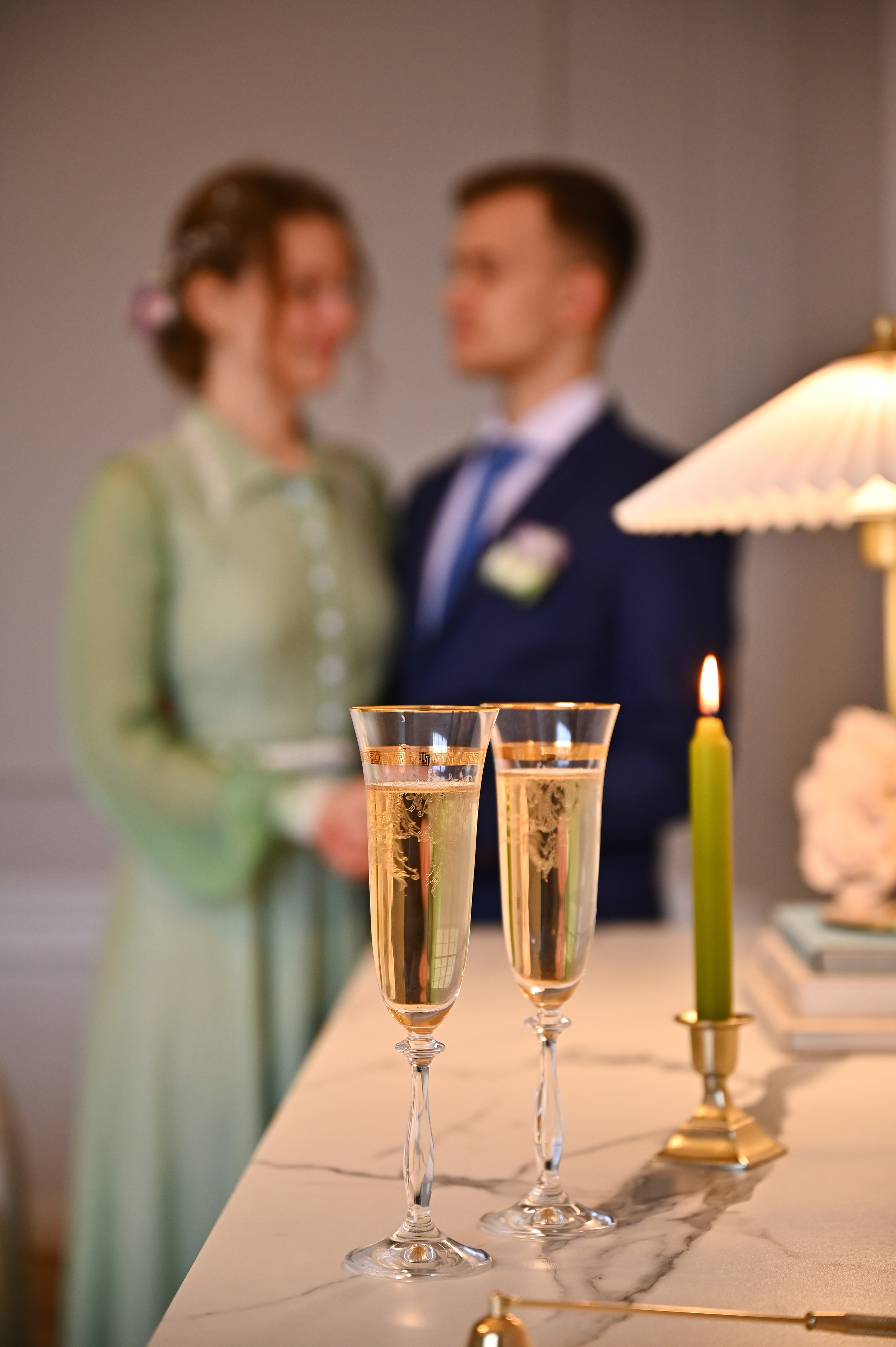 Свечи и шампанское - свадебная фотосъемка в светлой студии Краснодар