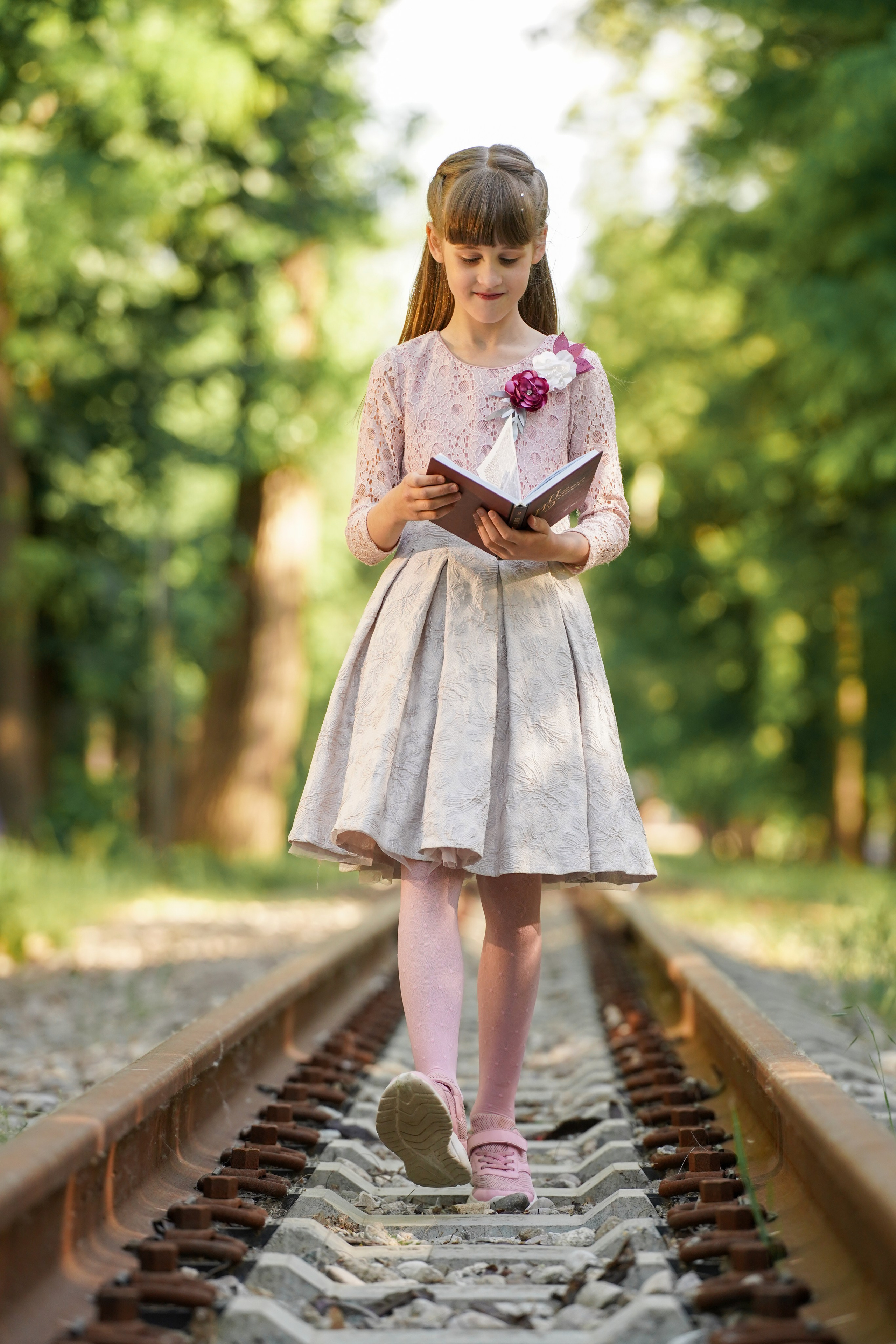 Семья в парке Островского. MEMENTO.Выпускные альбомы, школьные, юбилейные и другие книги. Ростов-на-Дону