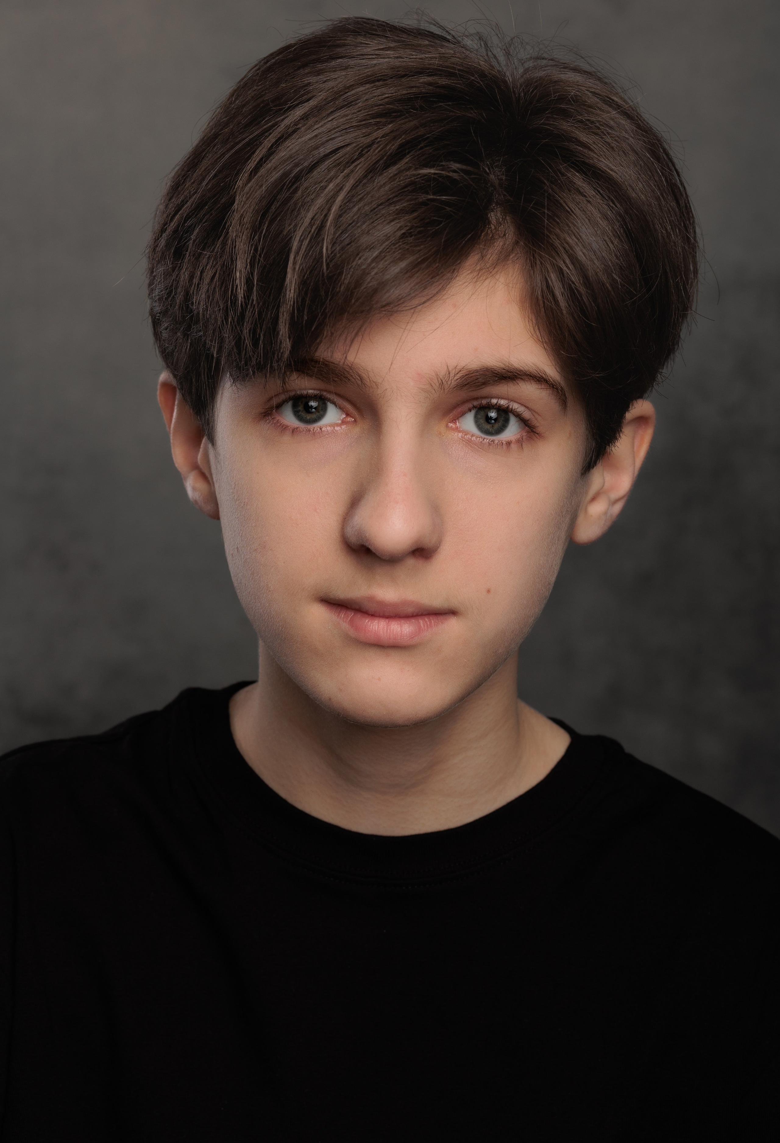 АРТЕМ. Я фотограф из Москвы к Вашим услугам