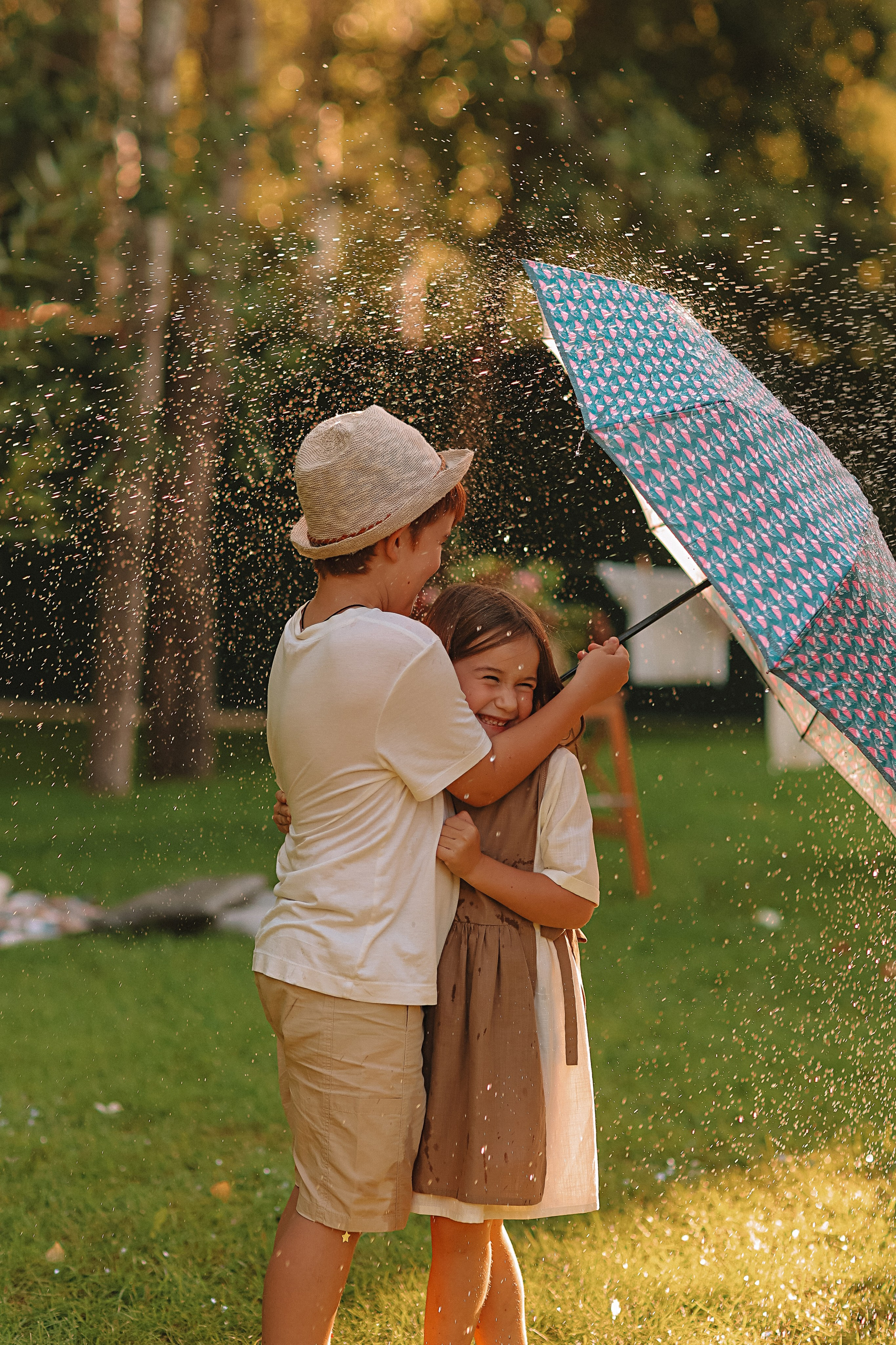 Стирка у дома. Семейный фотограф Тюмень, фотограф на роды Салмина Мария