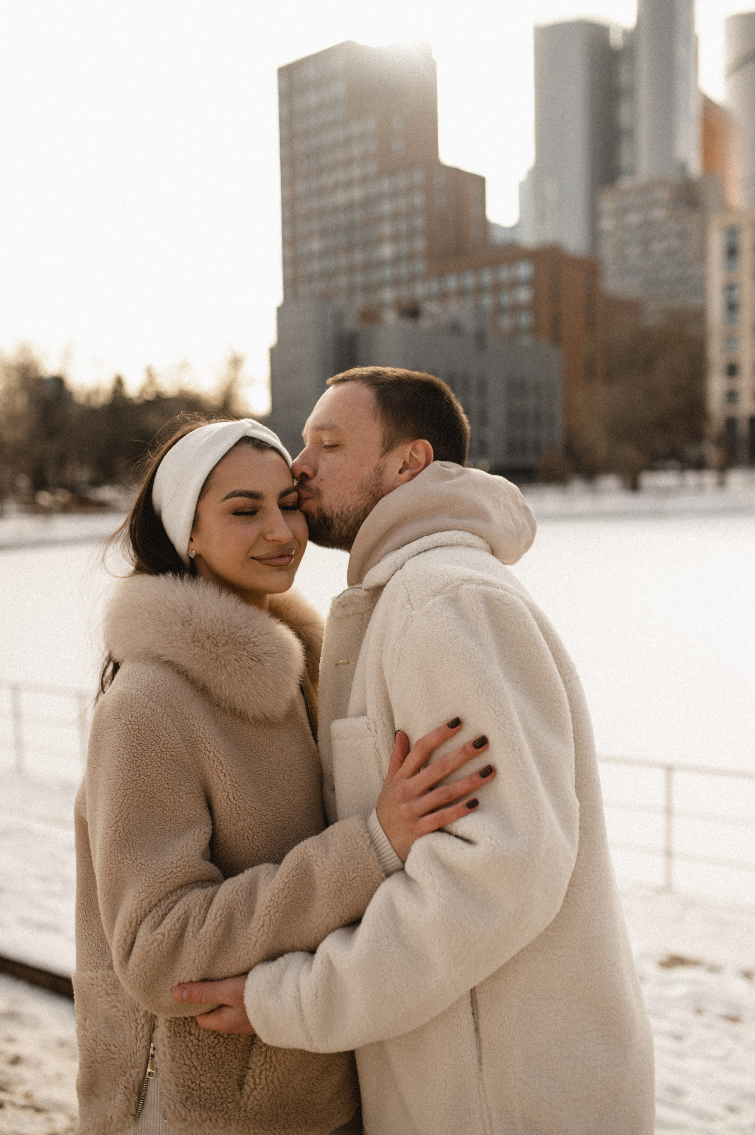 Лавстори стрит фотосессия в зимней Москве. Семейная фотосессия Бутово Москва фотограф Алина Морщагина