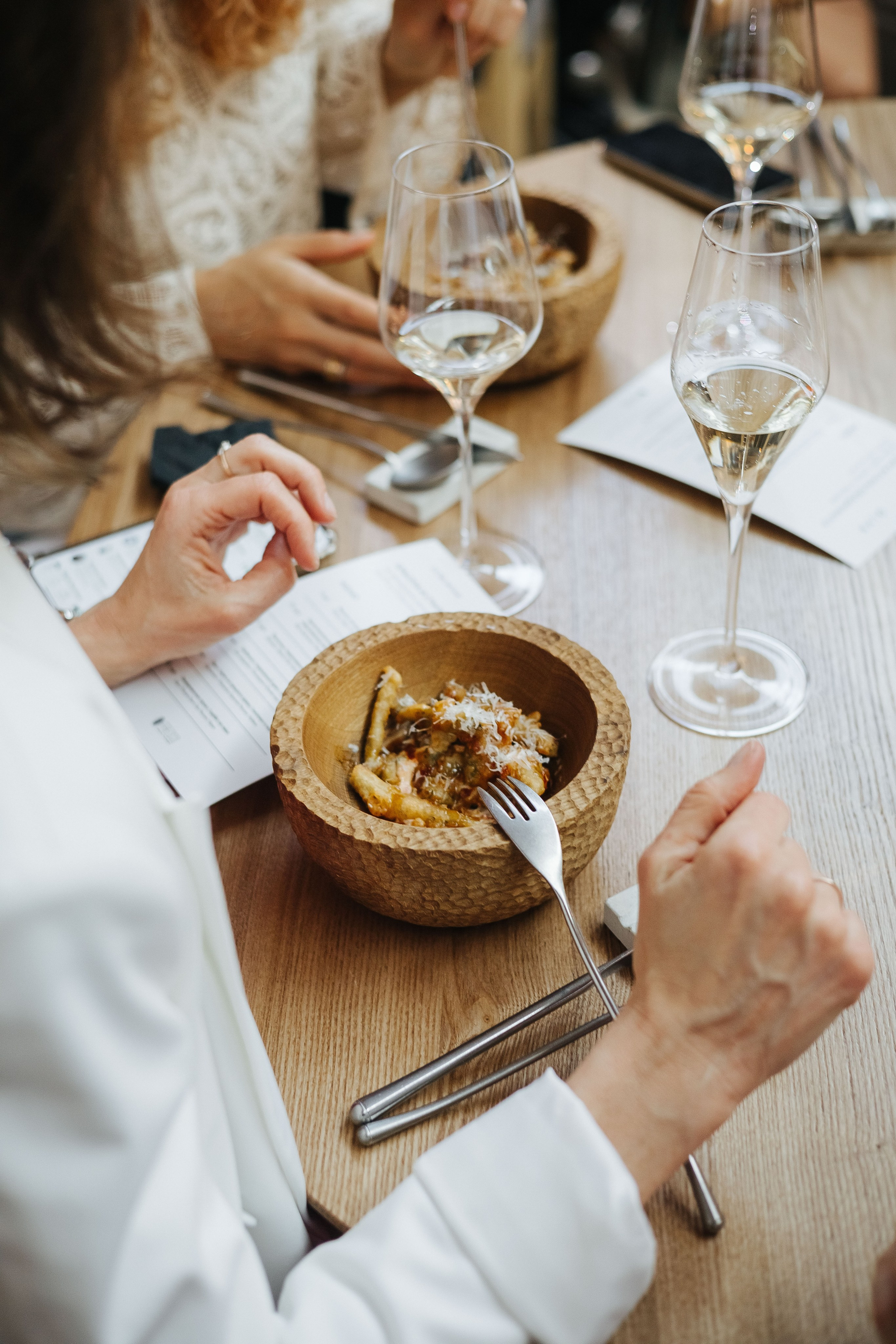 Презентация открытия магазина женской одежды GLVR в ресторане Fresco. Фотограф в Красноярске Надежда Воскресенская