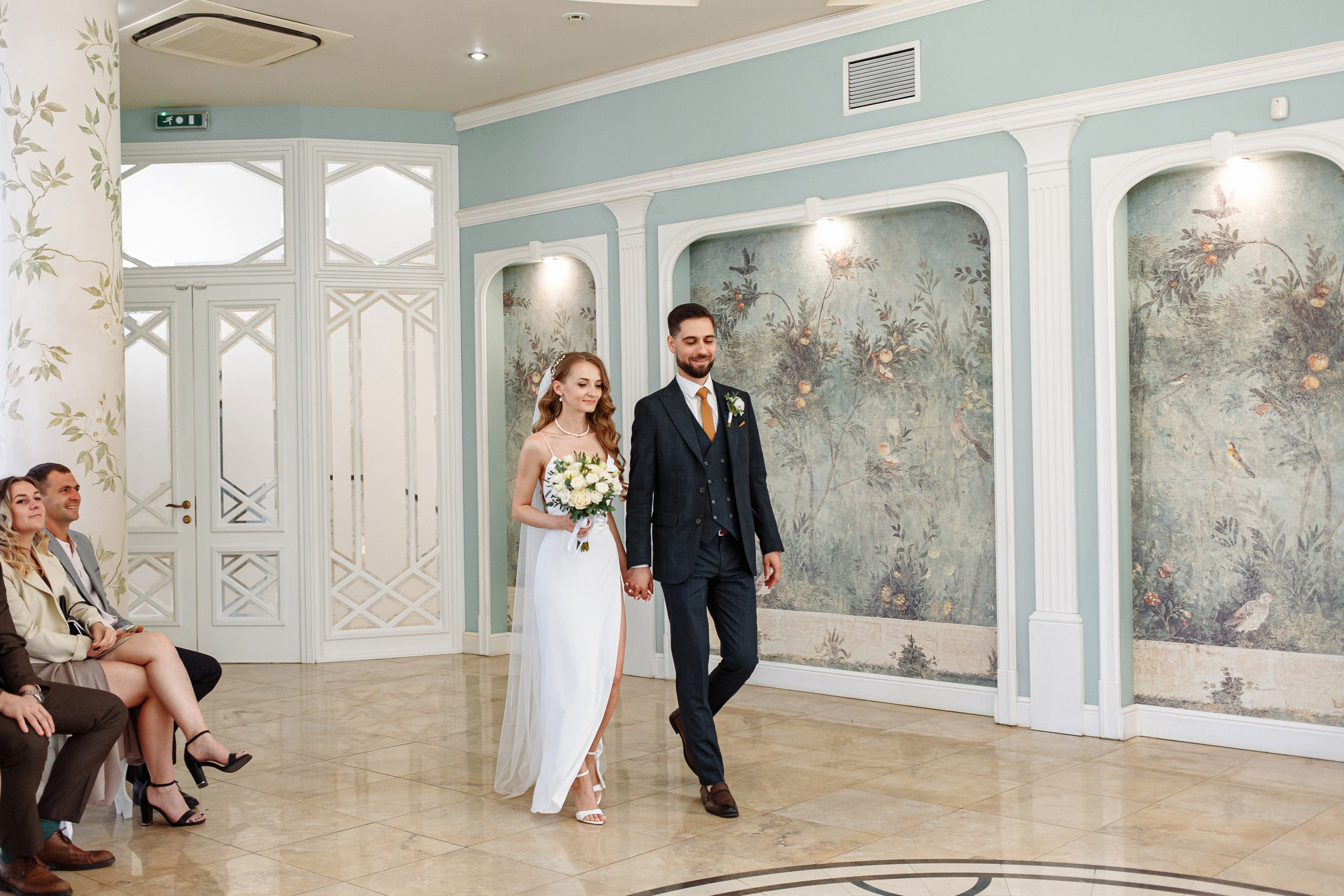 Свадебная фотосессия с кабриолетом и в загородном клубе Artiland. Свадебный фотограф Москва и МО Сергей Киржаев