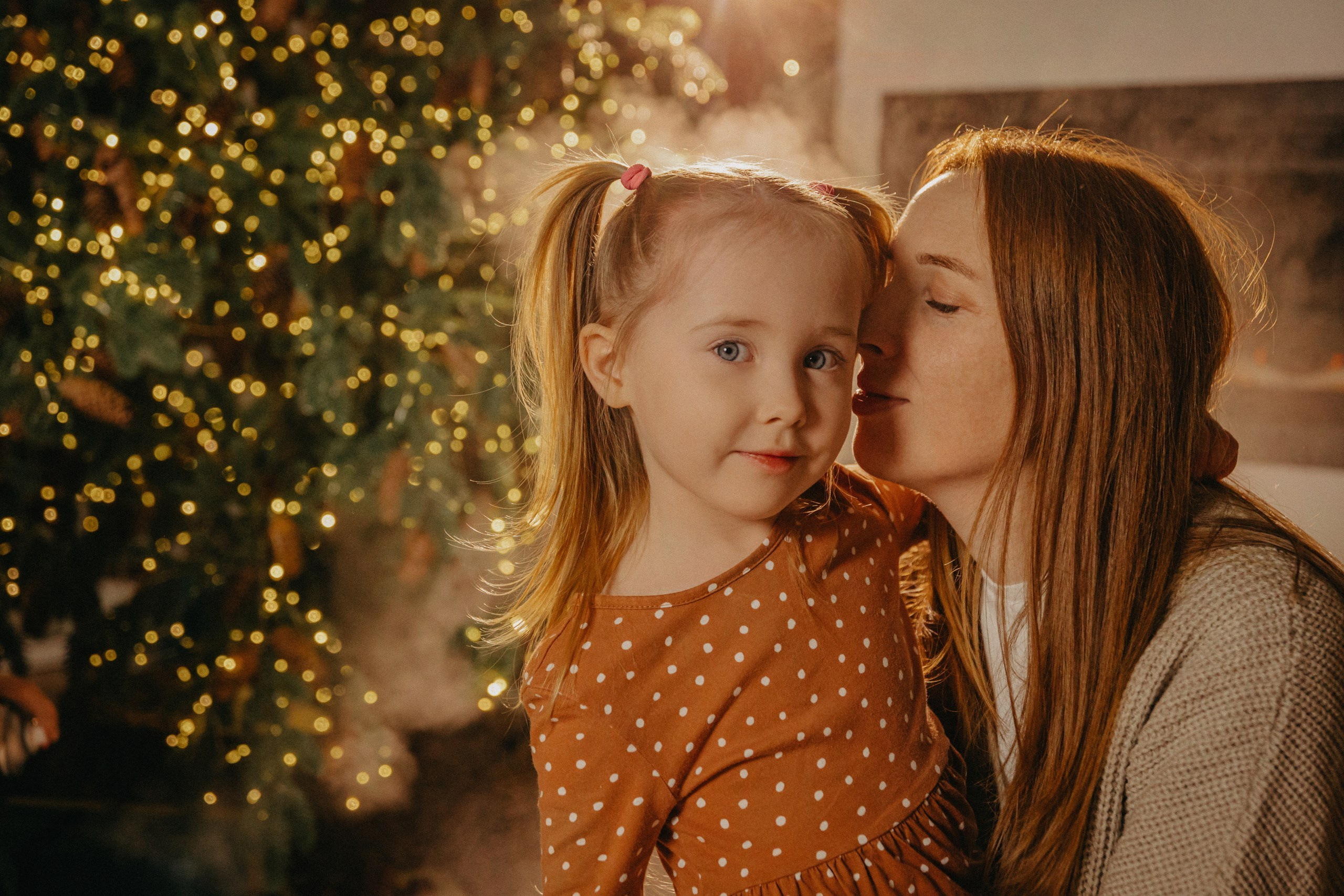 Семейное тепло и улыбки на студийной съемке в Рыбинске, фотостудия Фокус