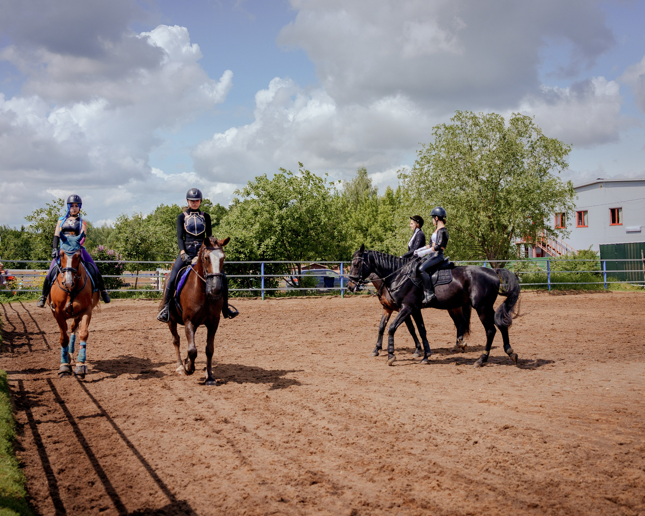 Конный клуб Горки. Портретный и семейный фотограф в Москве/Видное