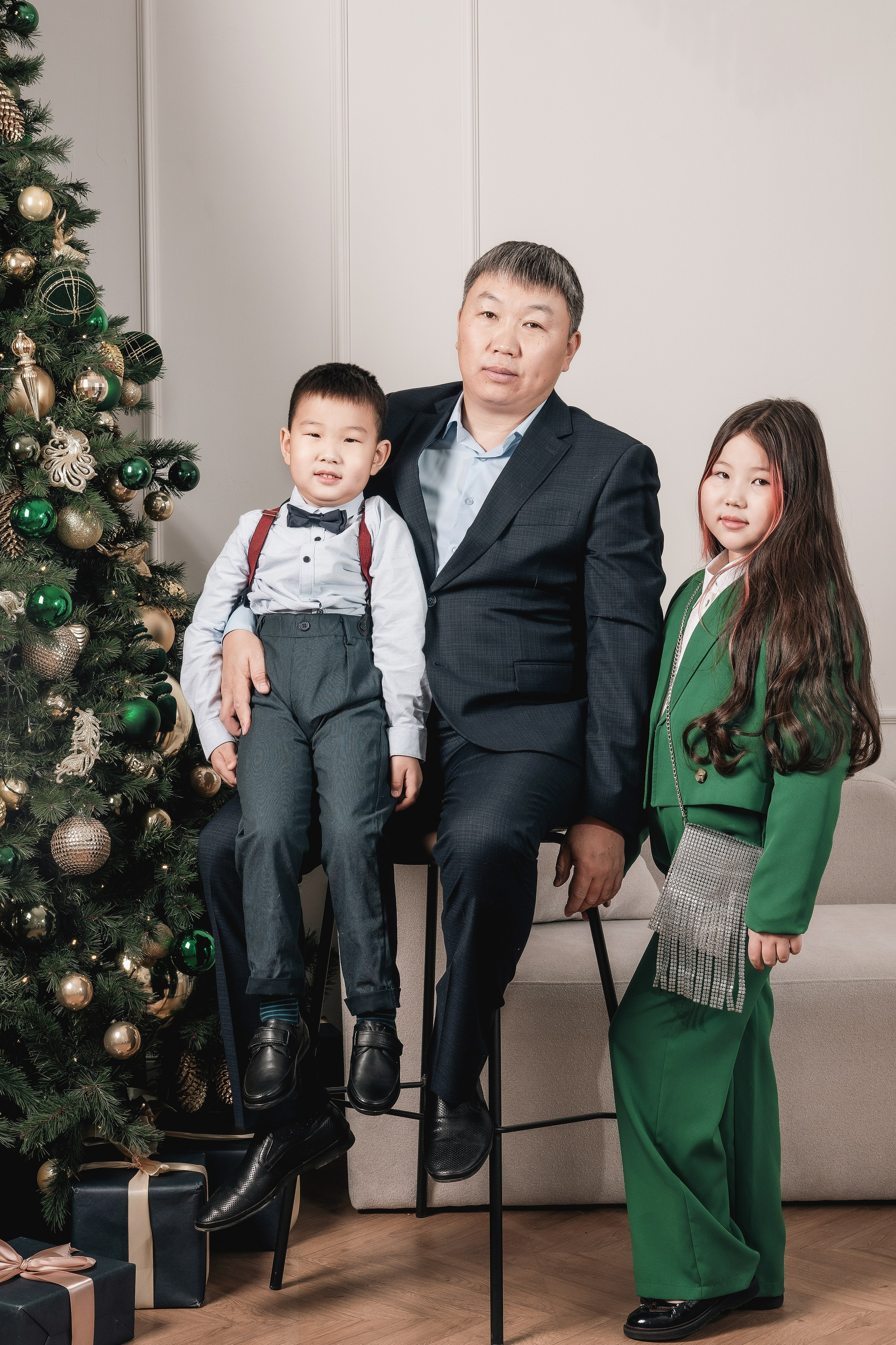 Семейная новогодняя фотосессия «Максимум». Занимаюсь профессиональной фотографией и живу рядом с Байкалом. Работаю в разных жанрах