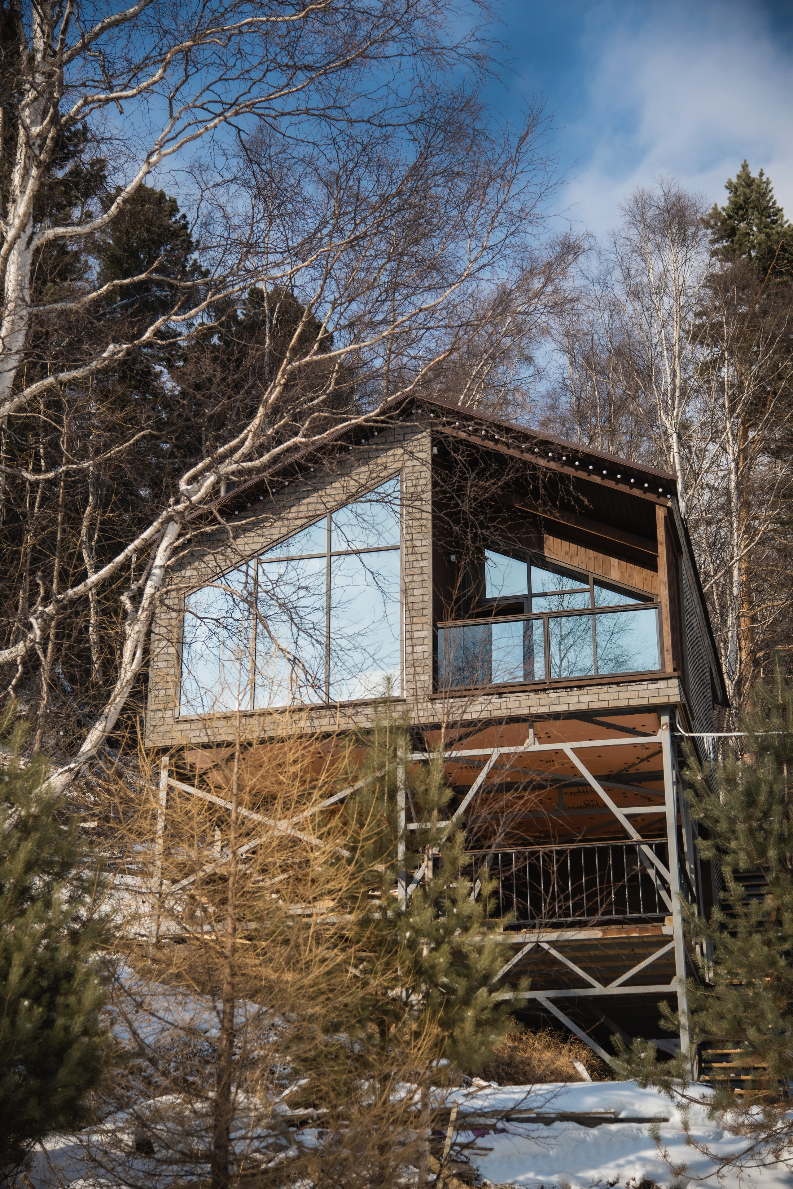 Интерьерная съемка частного гостевого дома. Занимаюсь профессиональной фотографией и живу рядом с Байкалом. Работаю в разных жанрах