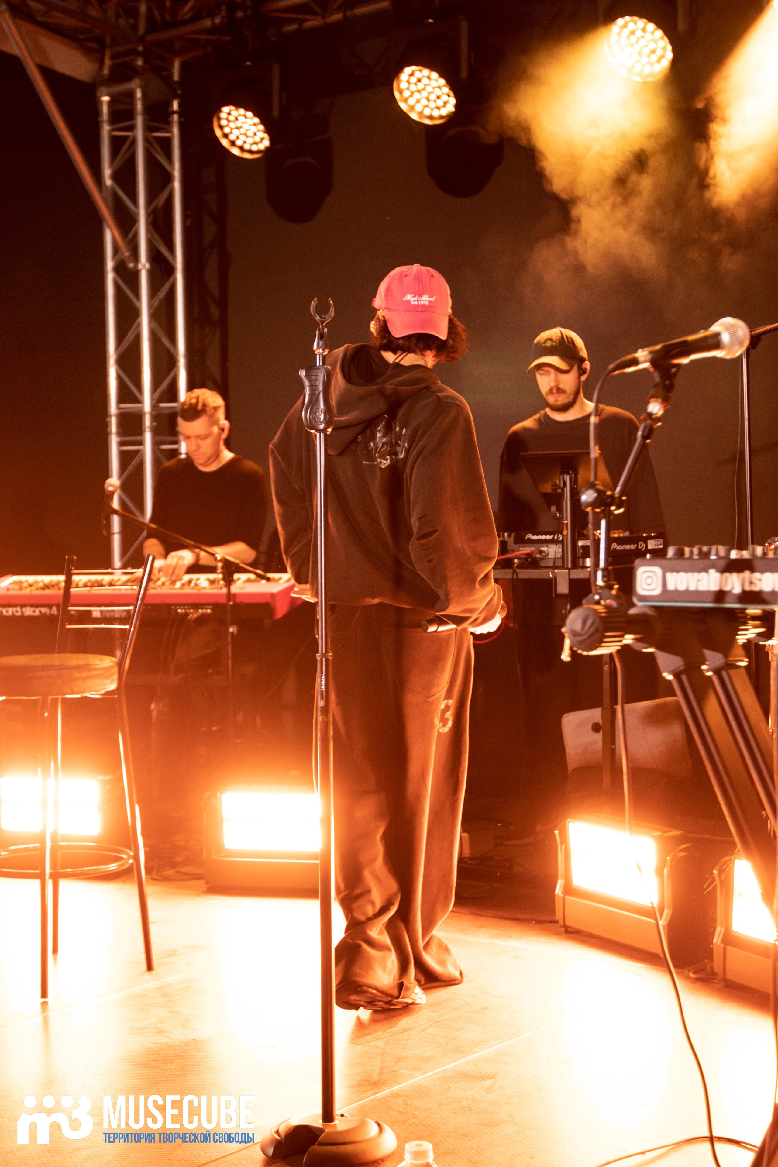 МОТ. Концертный фотограф