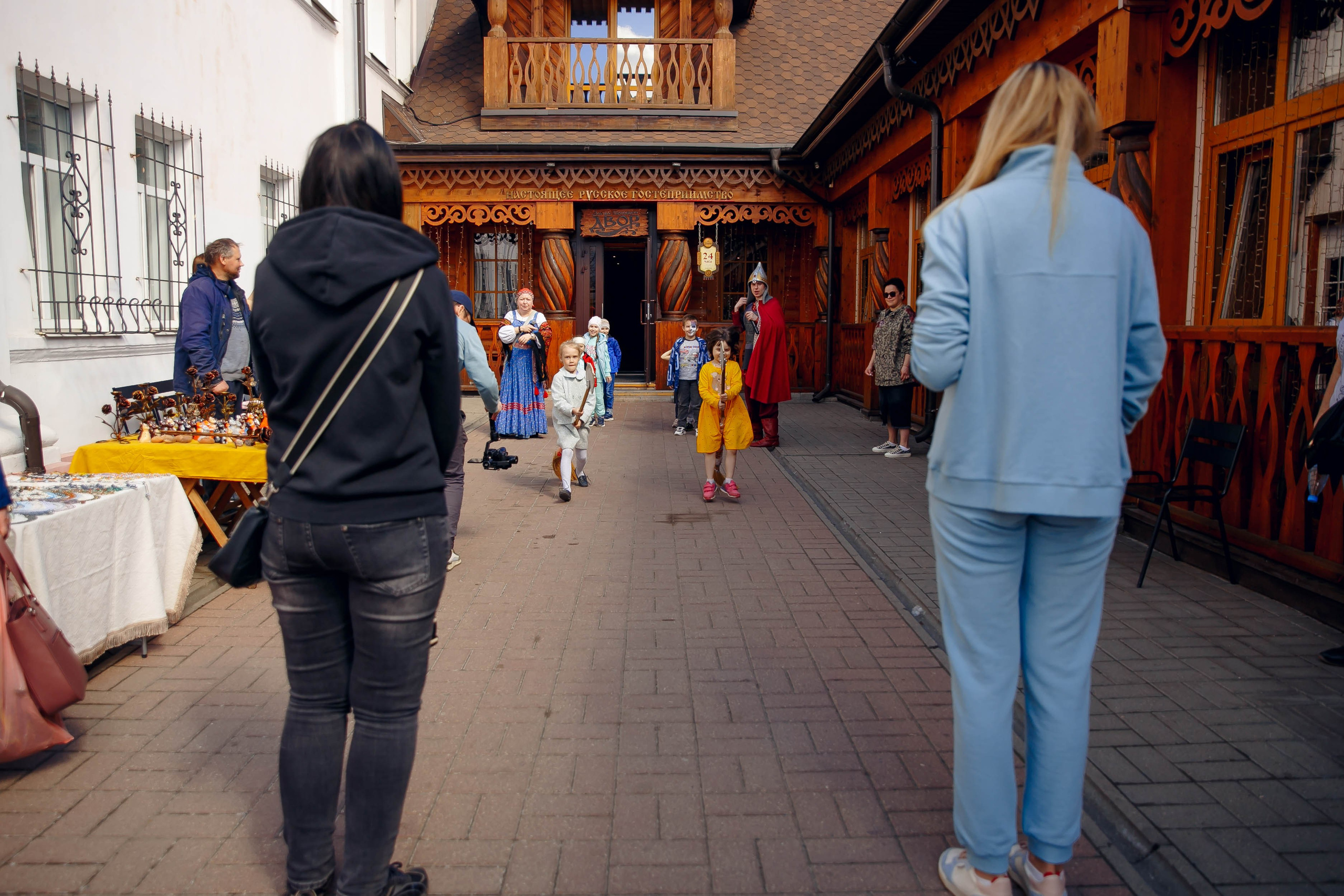 Алеша попович двор. Ваш репортажный фотограф Артемий Антонов